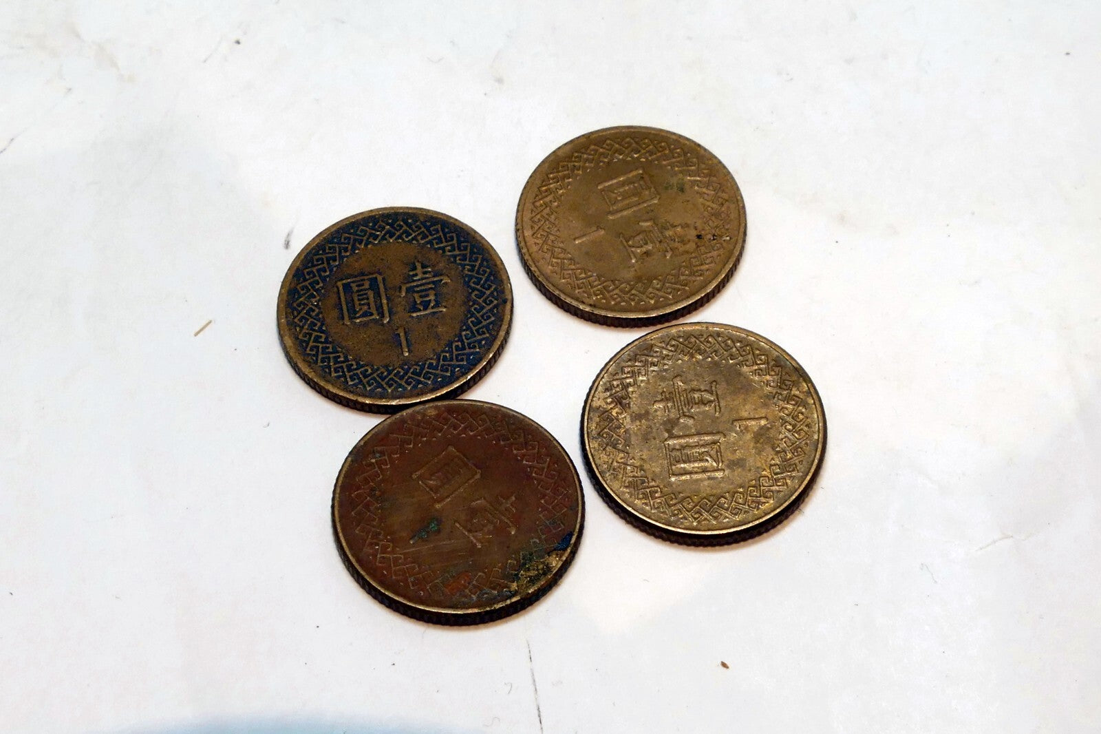 Pack of 4 lot Taiwan 1 Yuan Coin (Bronze) Chiang Kai-shek