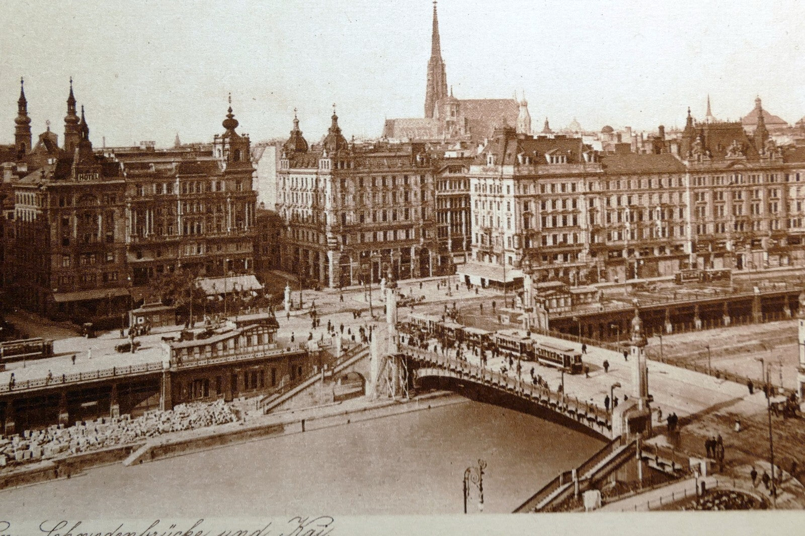 Vienna schnedenplatz schnedenbrucke 1930's postcard austria   unposted