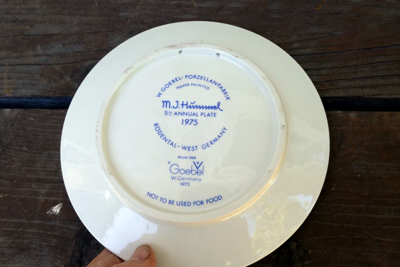 1975 M. J. Hummel Annual Christmas Plate HUM267 5th annual plate