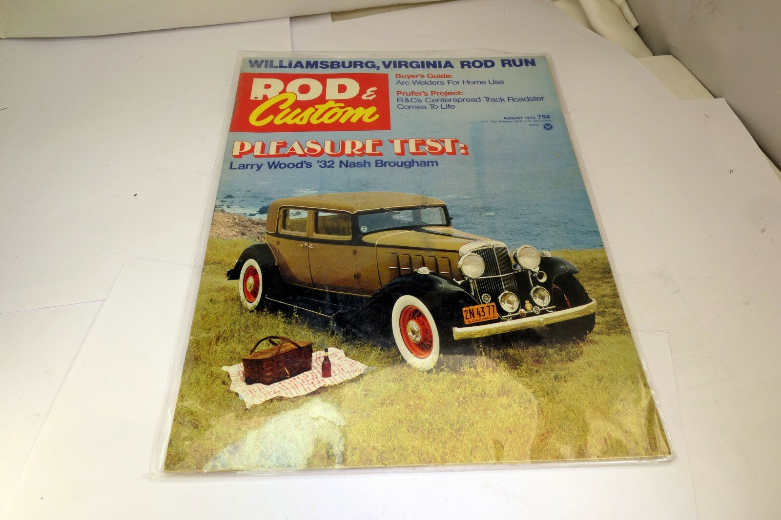 Rod & Custom Magazine August 1973 Larry Woods '32 Nash Brougham