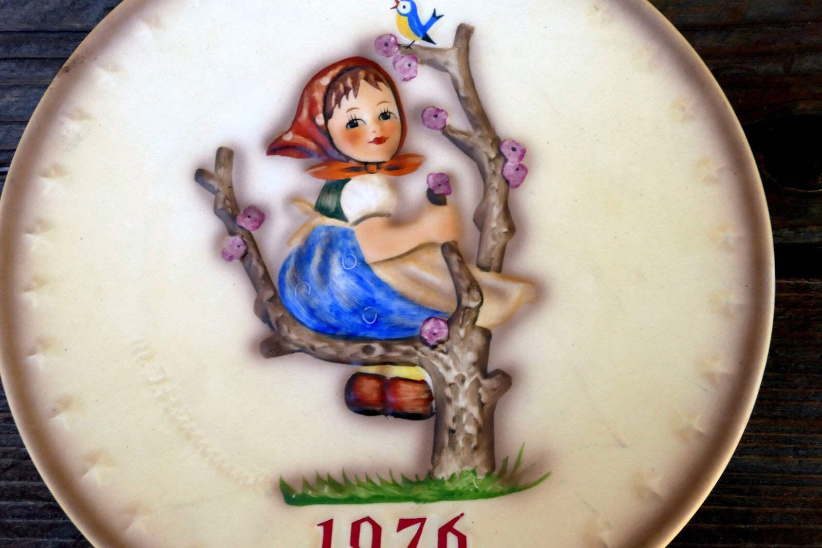 1976 m. j. hummel annual christmas plate 6th annual plate