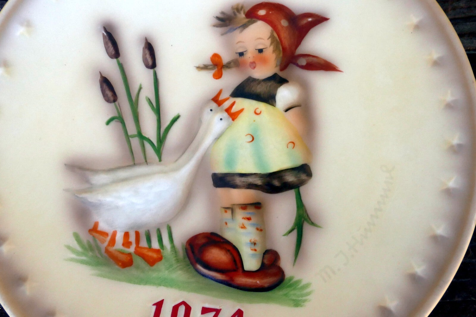 1974 m. j. hummel annual christmas plate hum267 4th annual plate