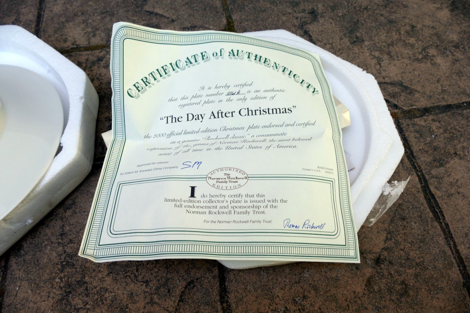 NORMAN ROCKWELL The Day After Christmas Plate 2000 84-R70-001.27 Knowles COA