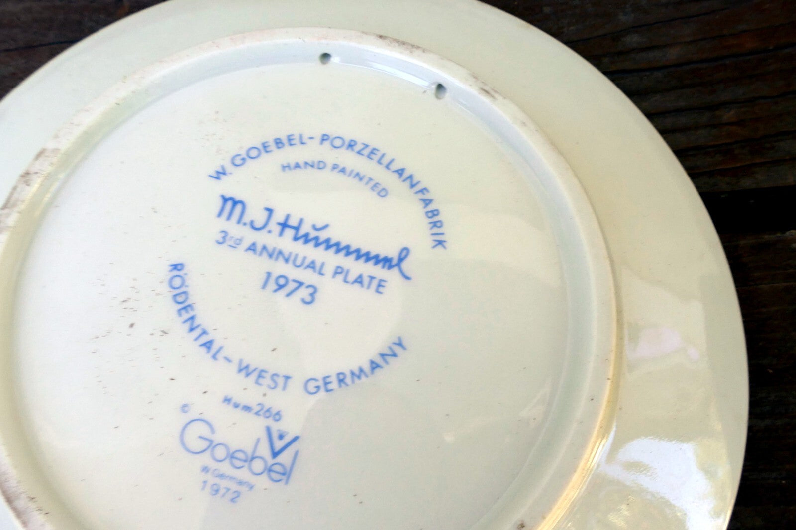 1973 Third Edition M. J. Hummel Annual Christmas Plate HUM266