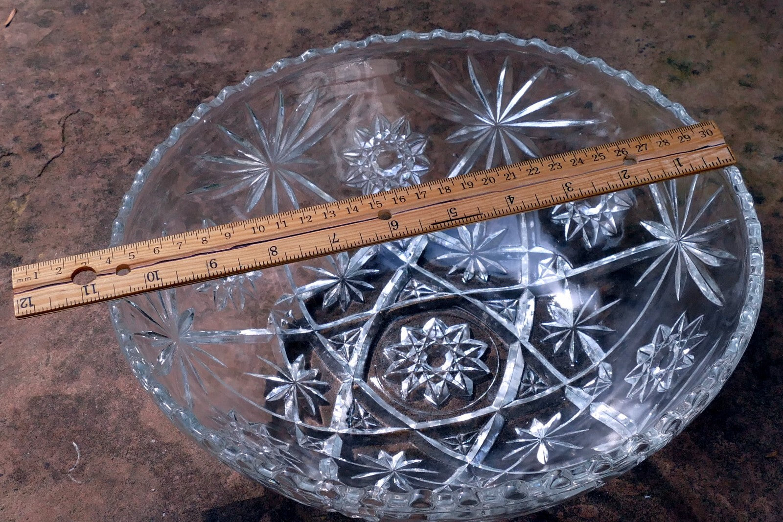Anchor Hocking Star Of David Early American Prescut Serving/Salad Bowl 10.75"
