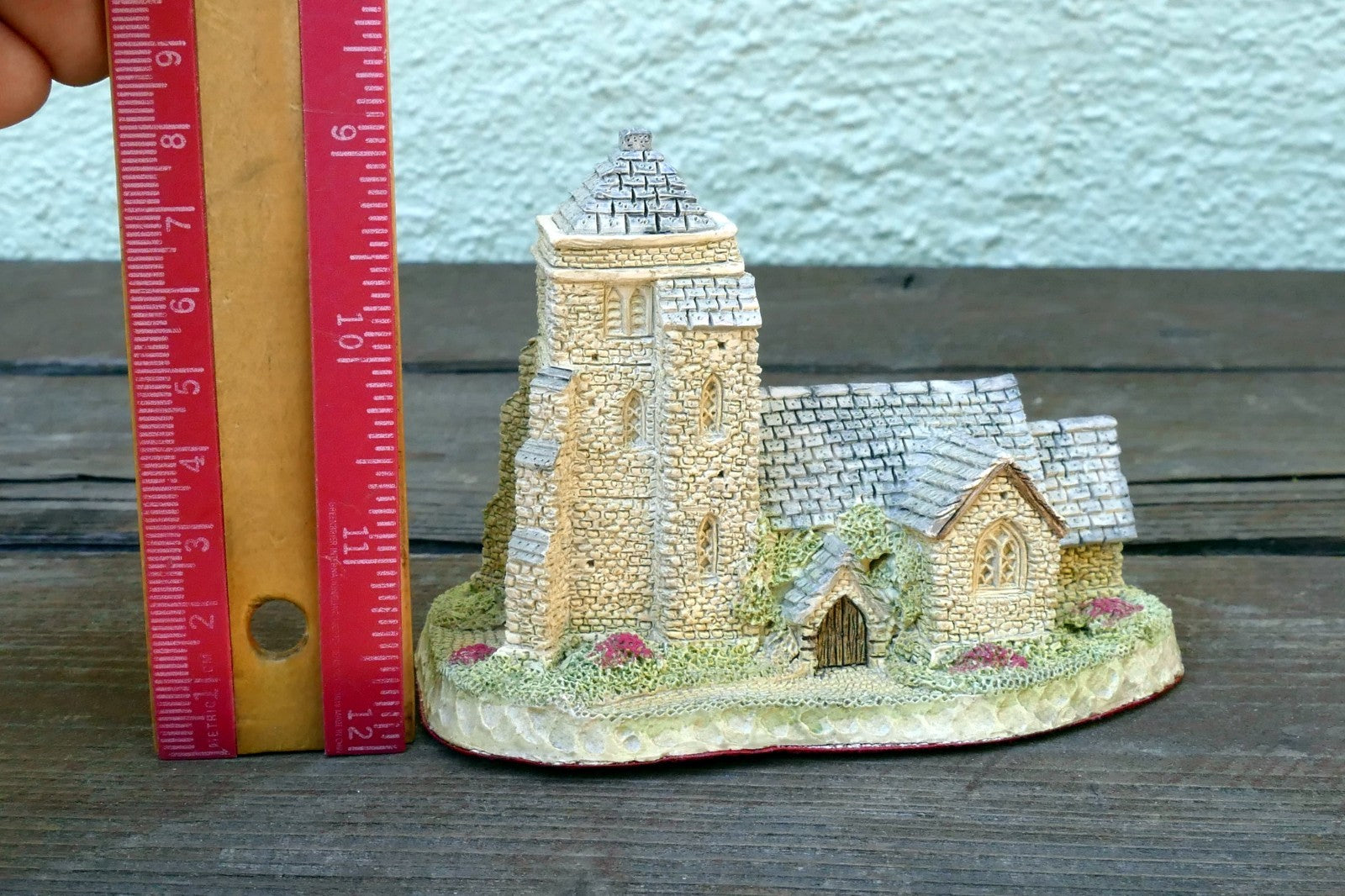 David Winter Cottages ST GEORGE’S CHURCH Hand Painted