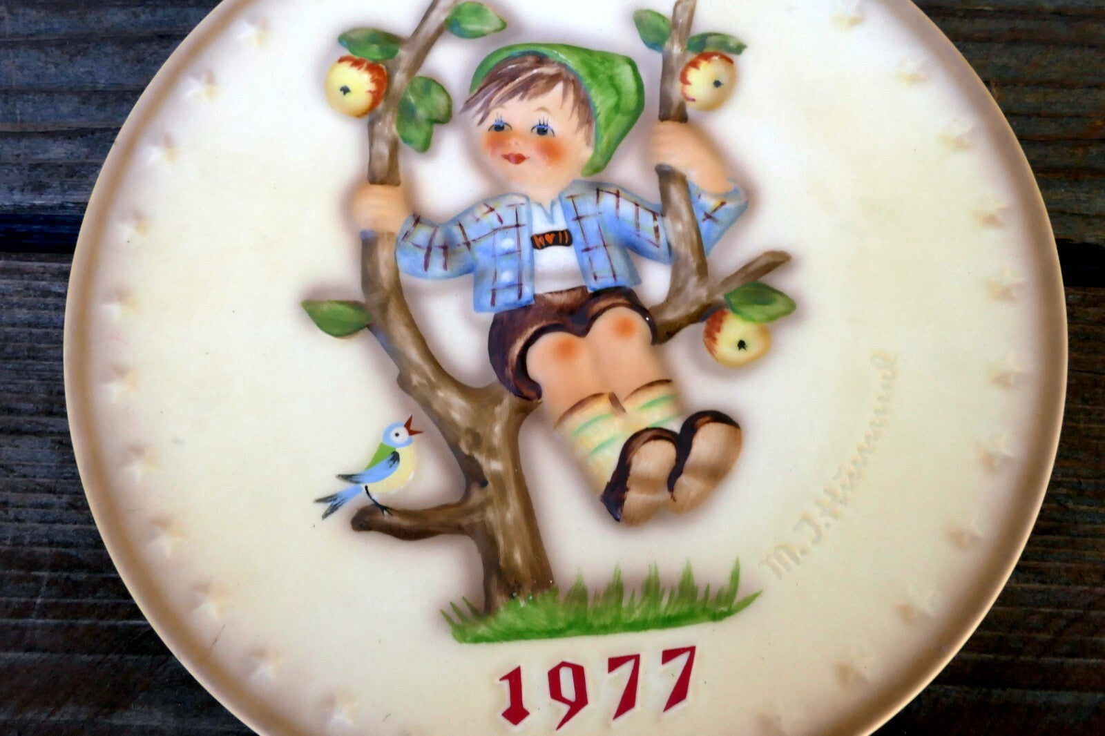1977 m. j. hummel annual christmas plate 7th annual plate