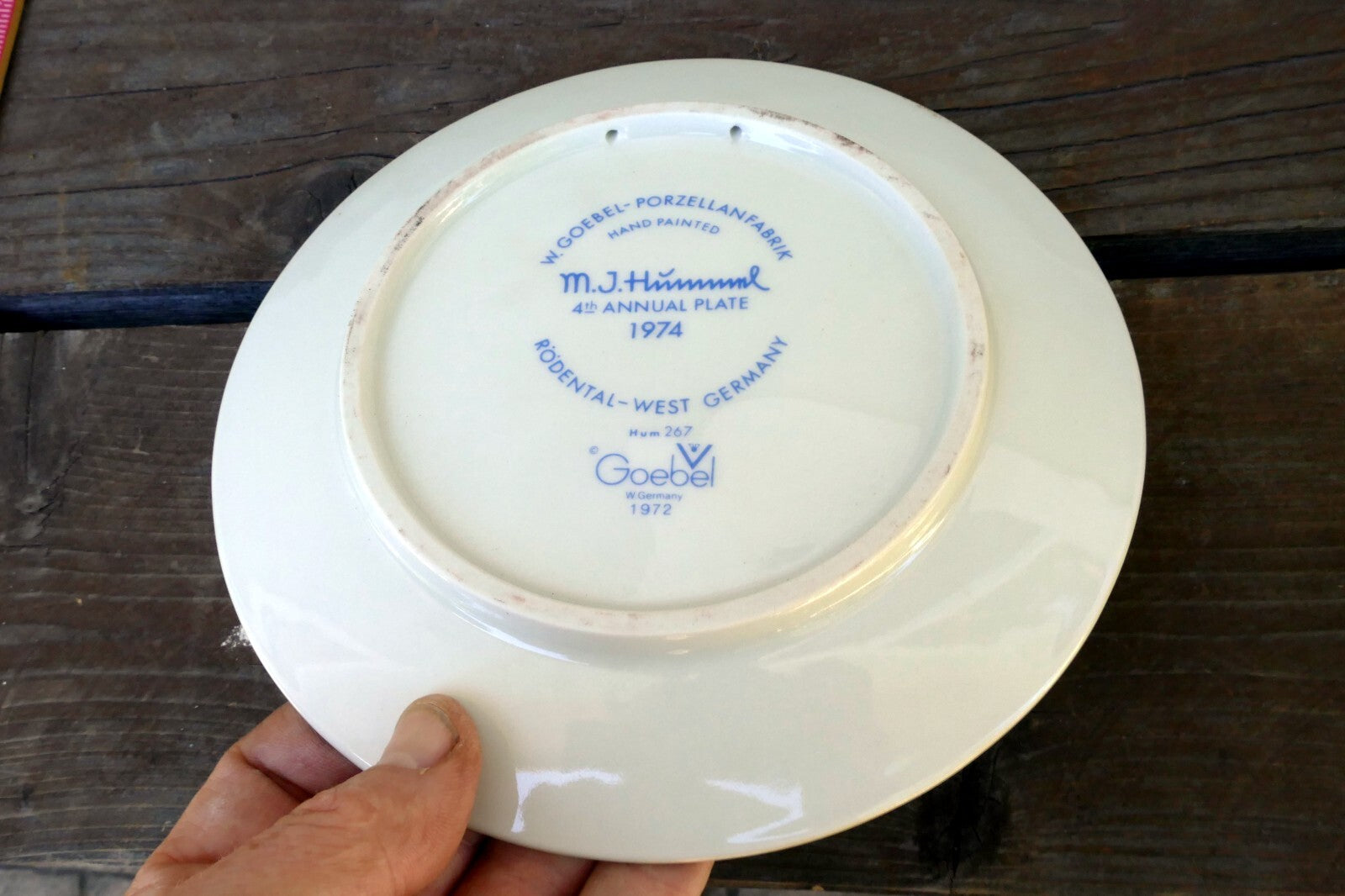 1974 M. J. Hummel Annual Christmas Plate HUM267 4th annual plate