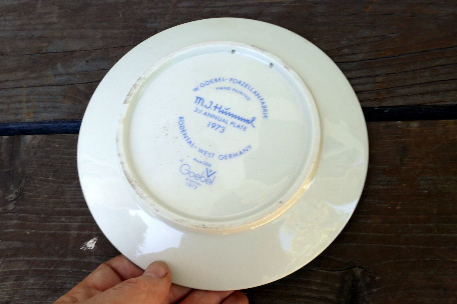 1973 Third Edition M. J. Hummel Annual Christmas Plate HUM266