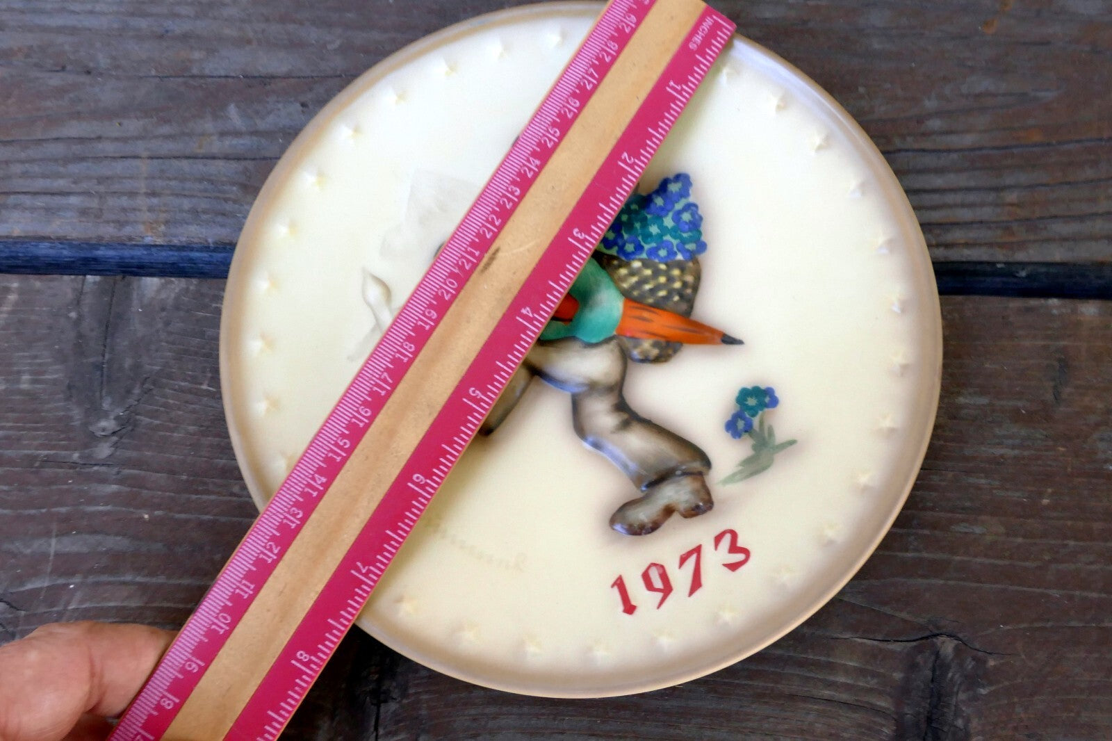 1973 Third Edition M. J. Hummel Annual Christmas Plate HUM266