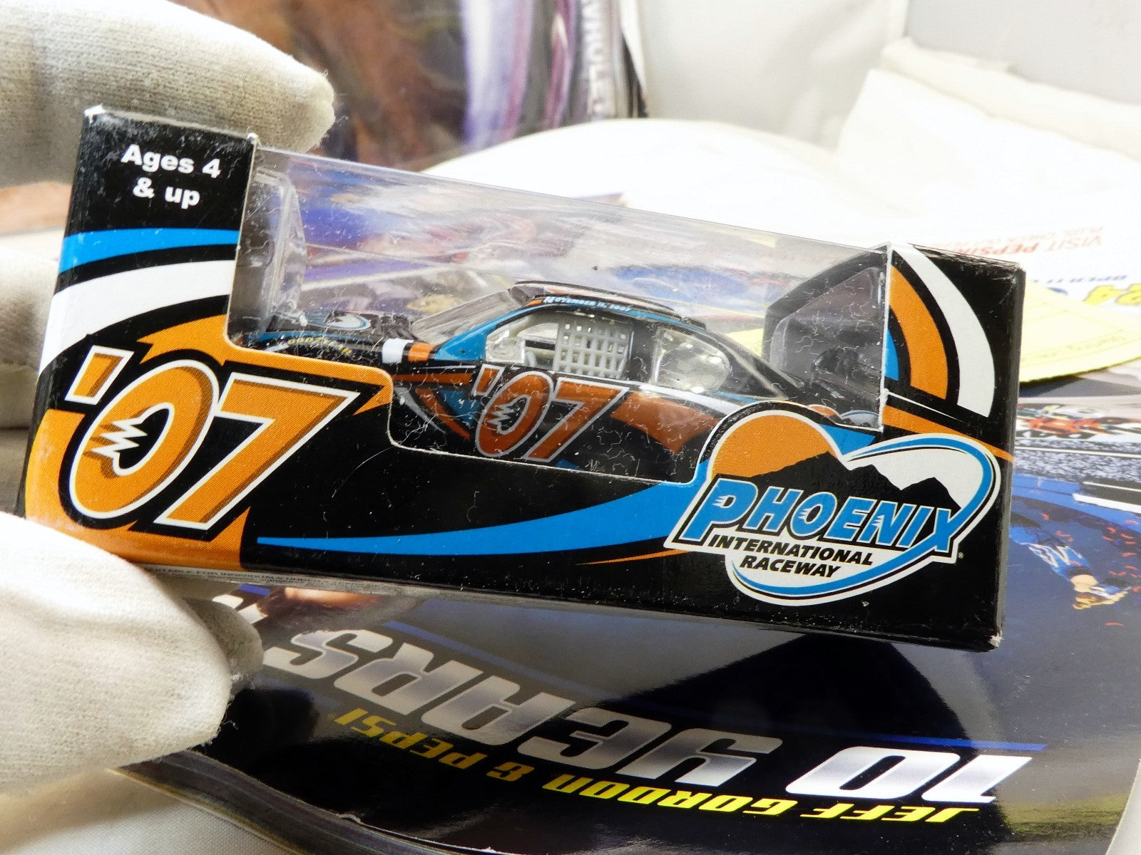 Nascar 2007 Phoenix raceway November 11 diecast car comics magazine w/ poster