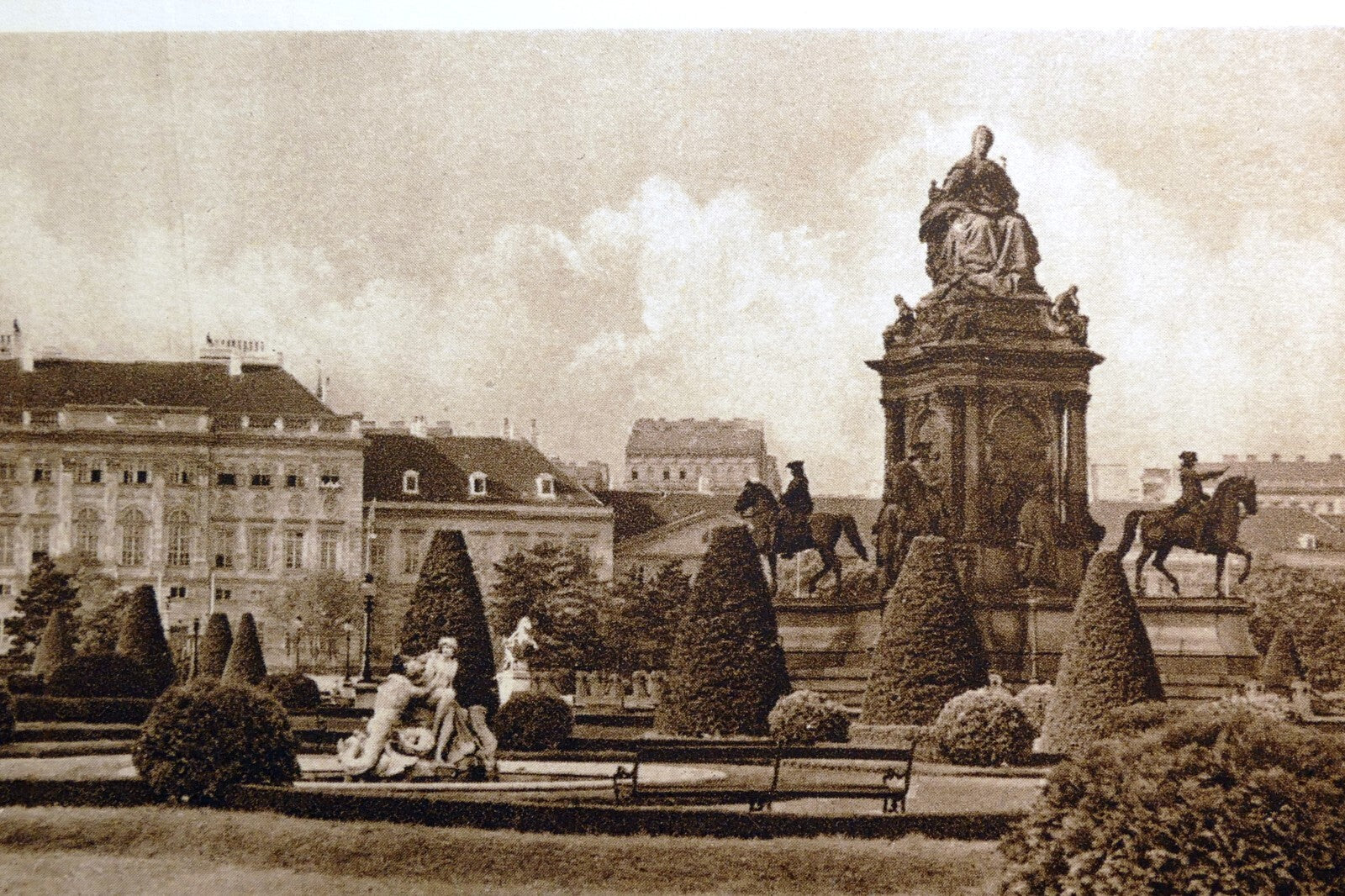 Vienna maria theresia denkmal wien 1930's postcard austria   unposted