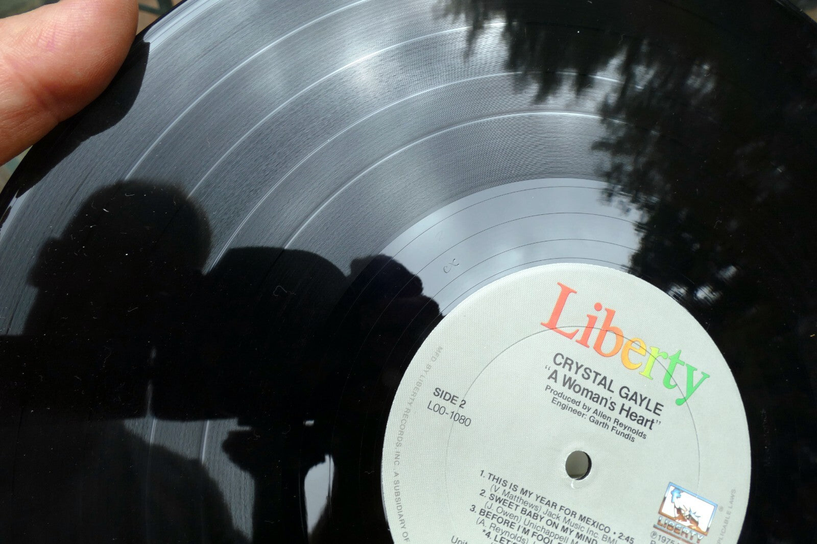 CRYSTAL GAYLE - A Woman's Heart (L00-1080) - 12" Vinyl Record Liberty LP - EX