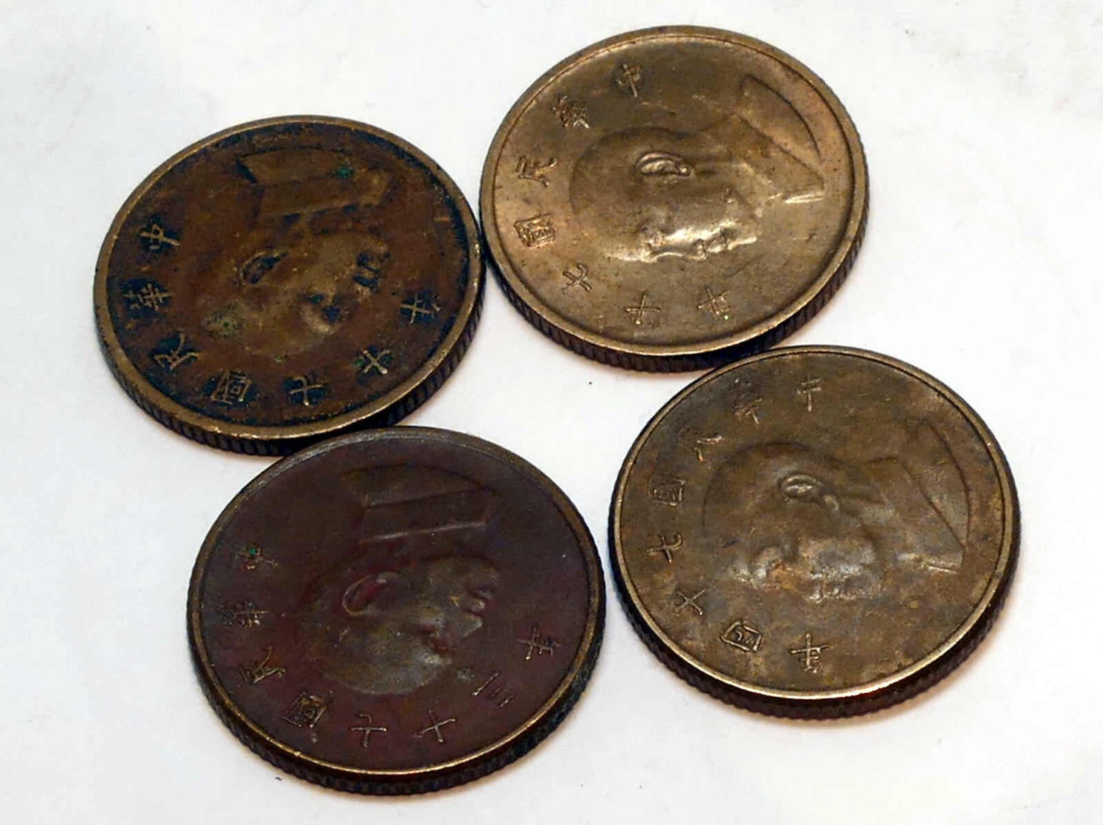 Pack of 4 lot taiwan 1 yuan coin (bronze) chiang kai shek