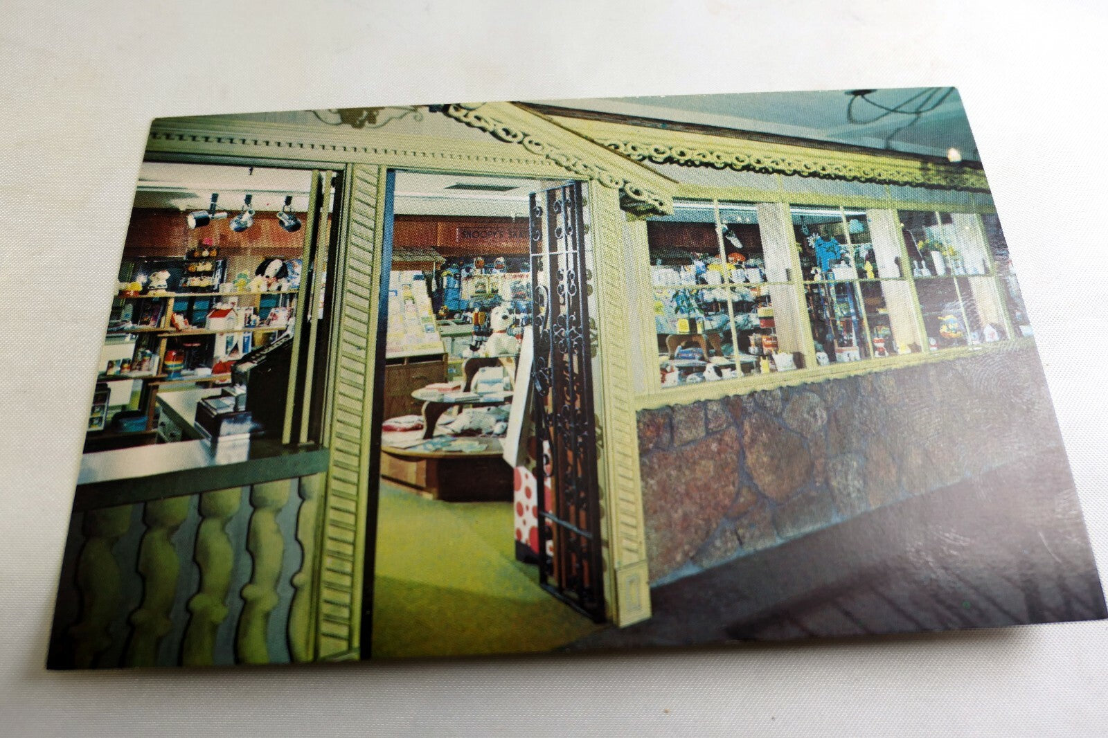 Redwood Empire Ice Arena Postcard Snoopy Gift Shop Charles Schulz California USA