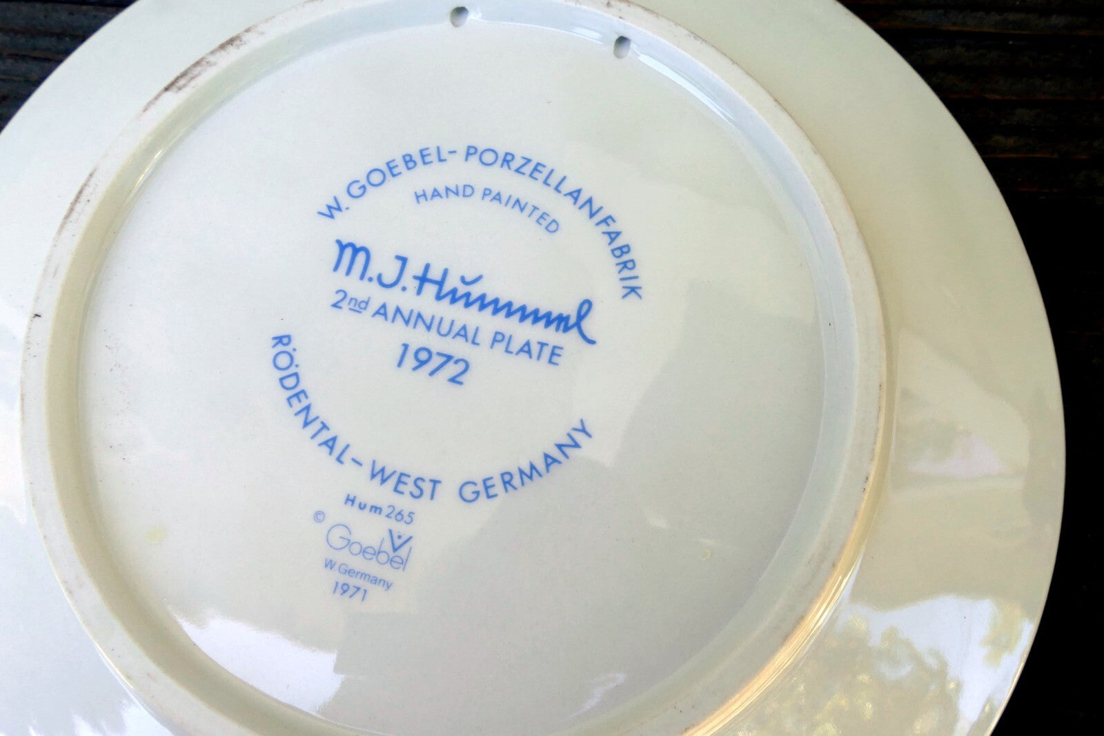 1972 Edition M. J. Hummel Annual Christmas Plate HUM265