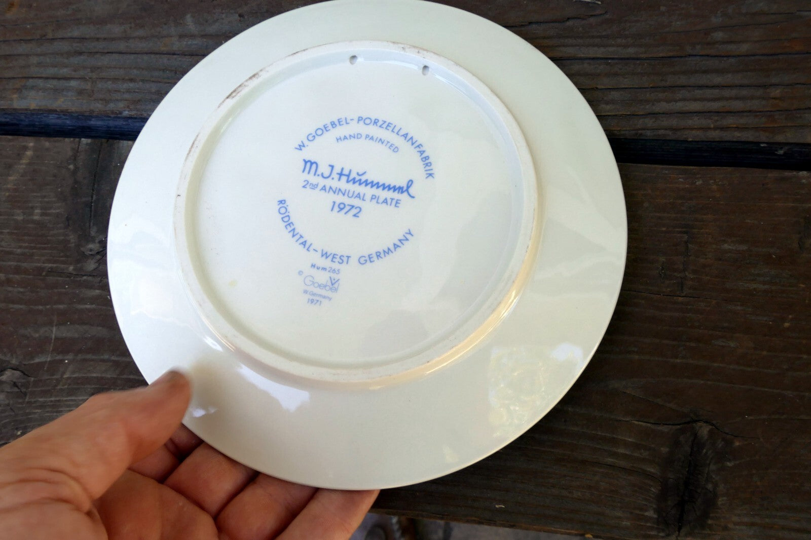 1972 Edition M. J. Hummel Annual Christmas Plate HUM265