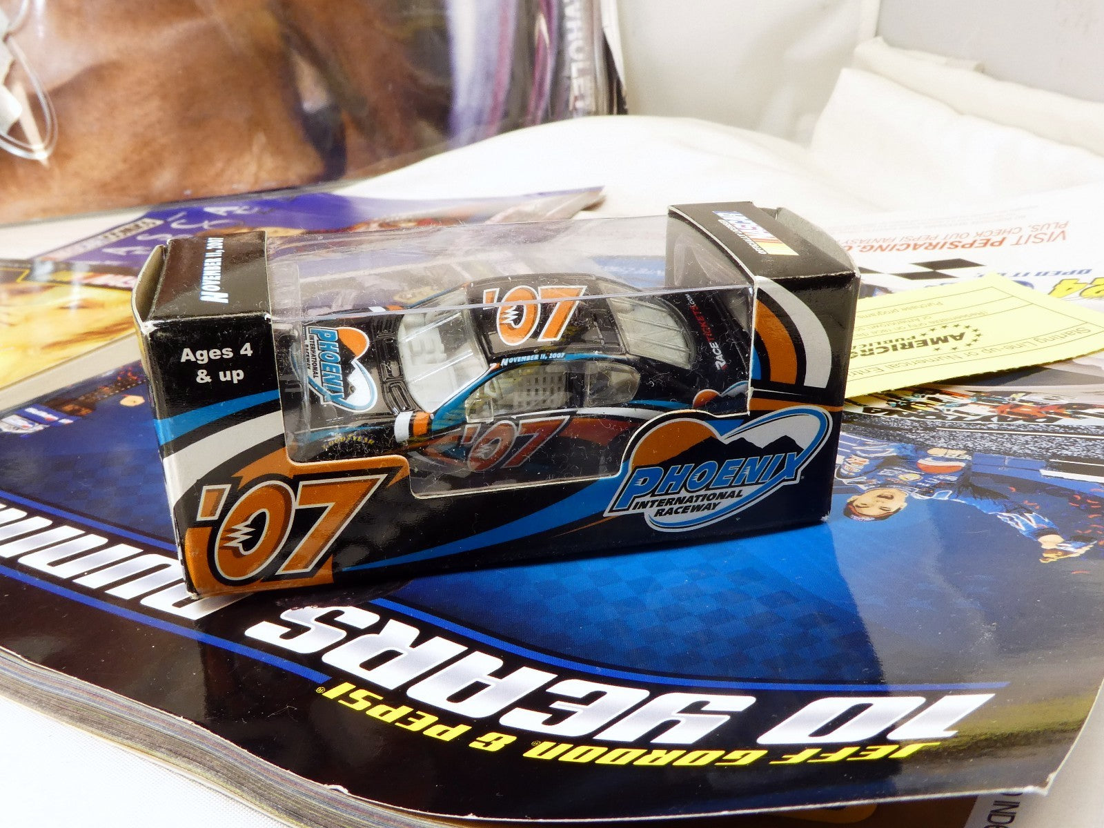 Nascar 2007 Phoenix raceway November 11 diecast car comics magazine w/ poster