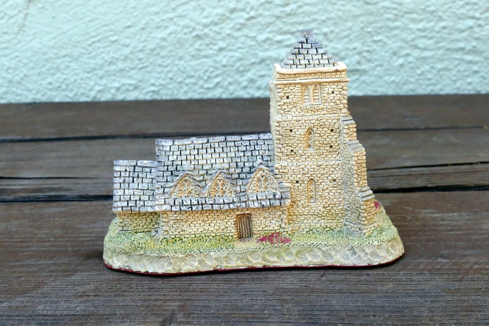 David Winter Cottages ST GEORGE’S CHURCH Hand Painted