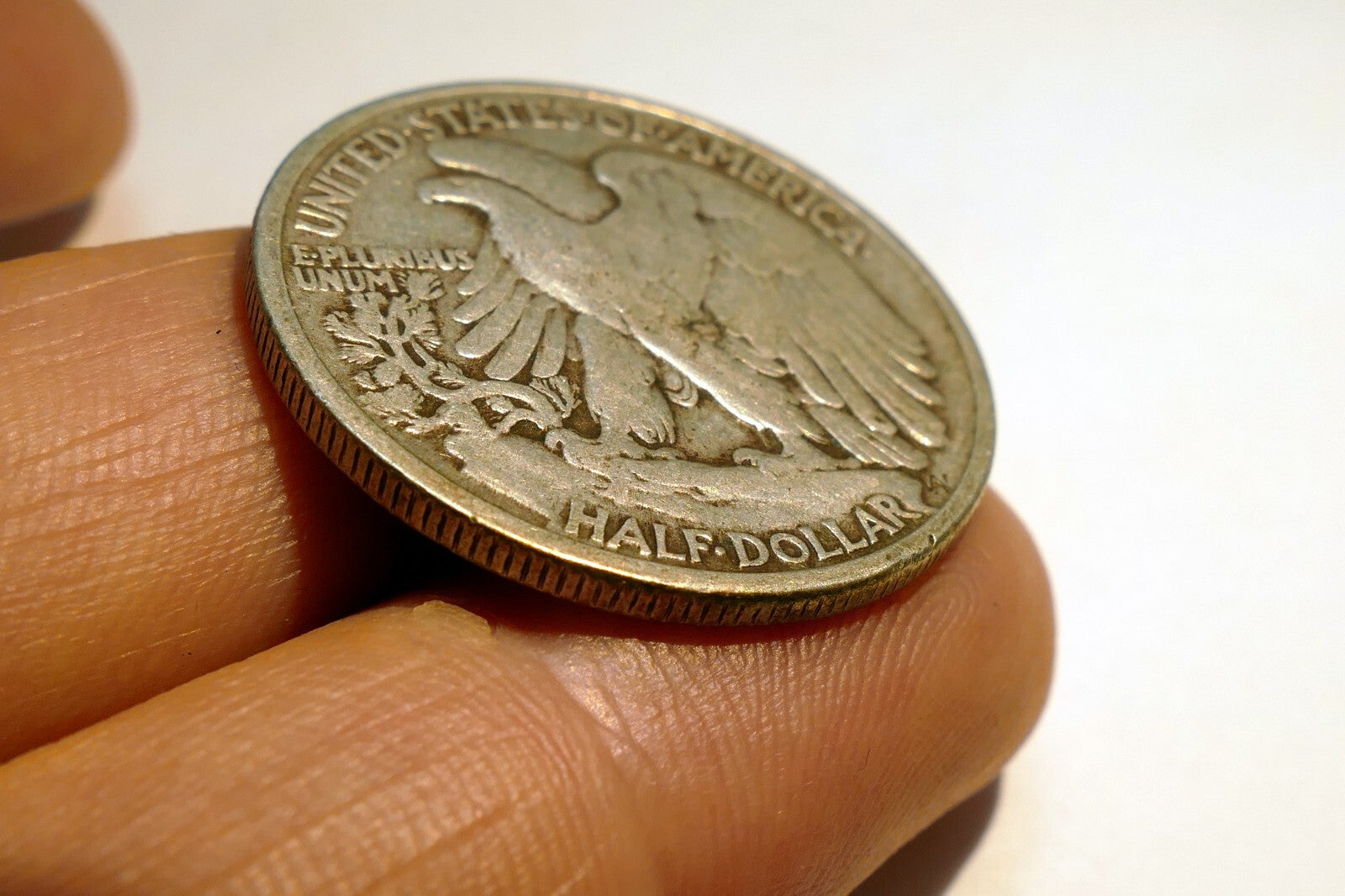 1943 WALKING LIBERTY SILVER HALF DOLLAR COIN