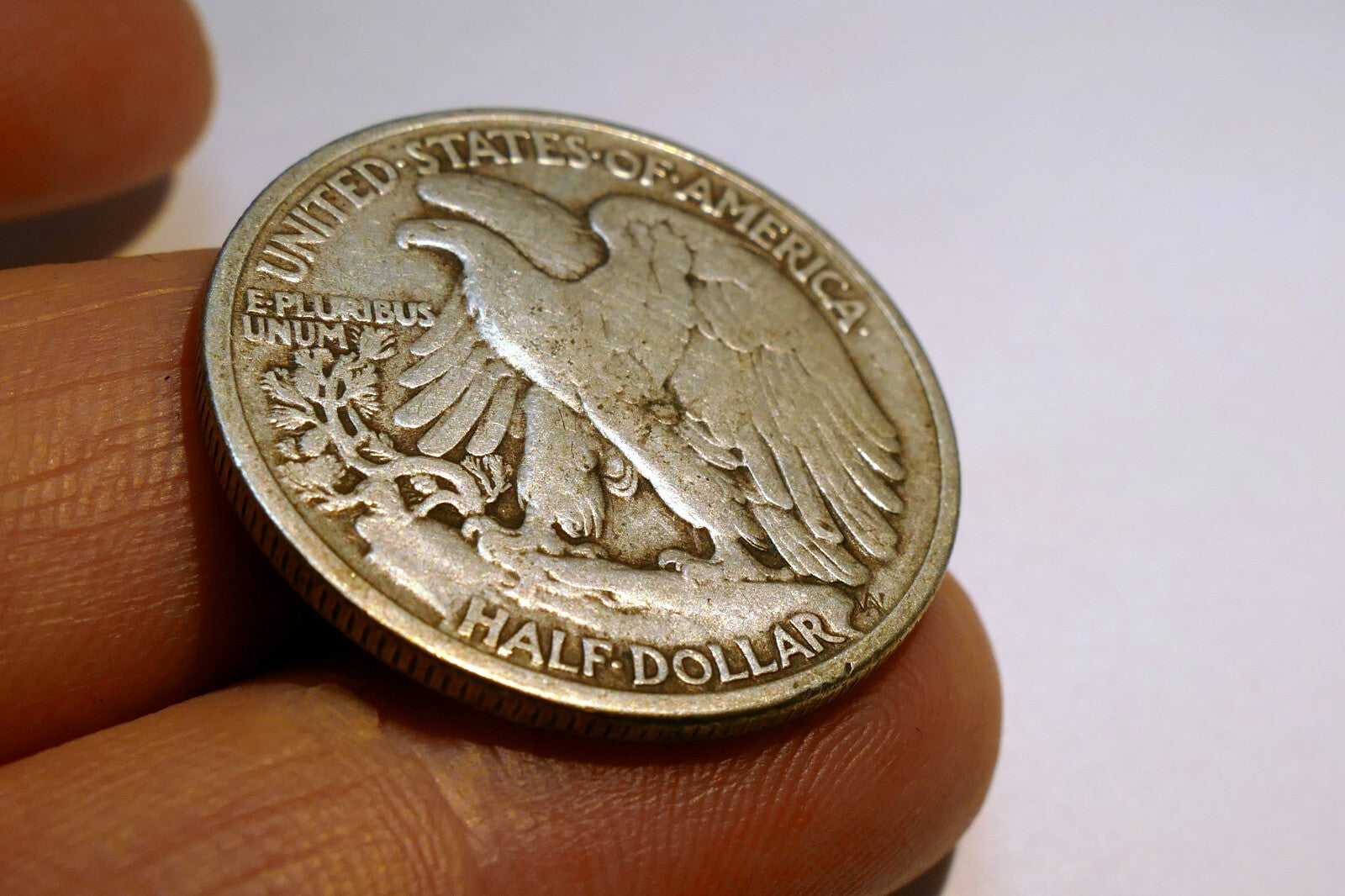 1943 WALKING LIBERTY SILVER HALF DOLLAR COIN