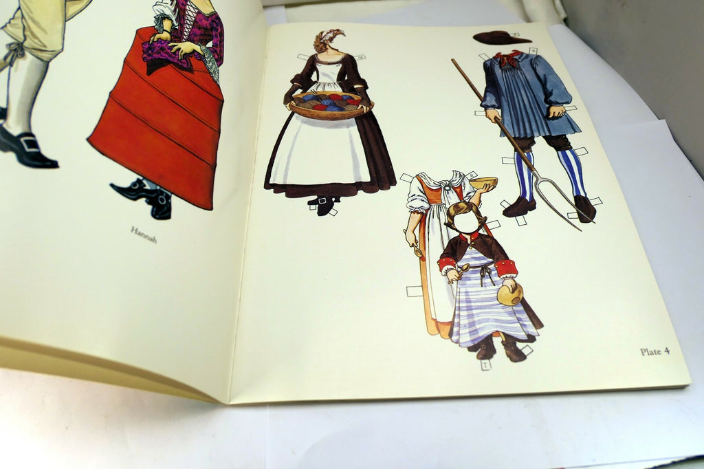 Dover Paper Dolls: American Family of the Colonial Era Paper Dolls Tom Tierney