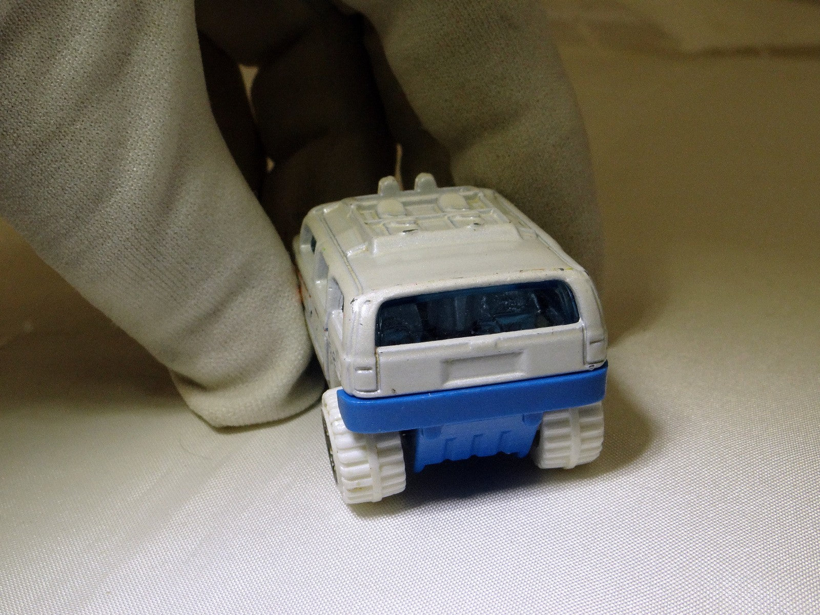 Hot Wheels 2003 Mattel 1186  Diecast Hummer Truck