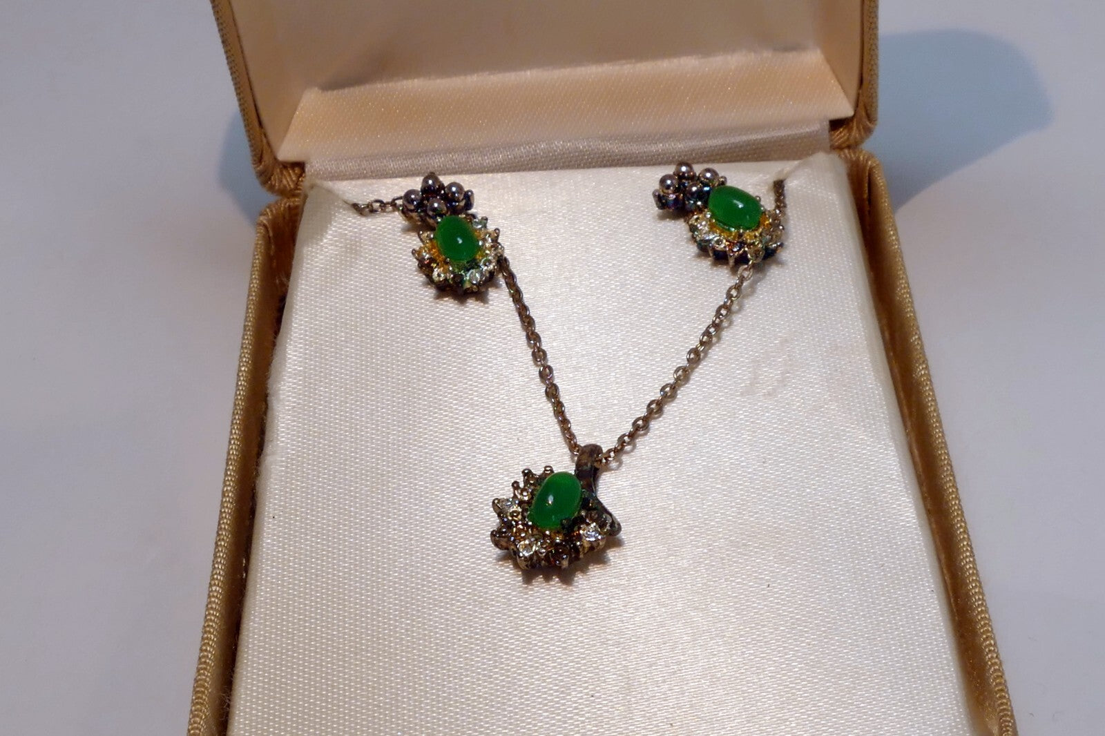 VINTAGE Jennifer Moore Green Pendant Ear Ring Set vintage
