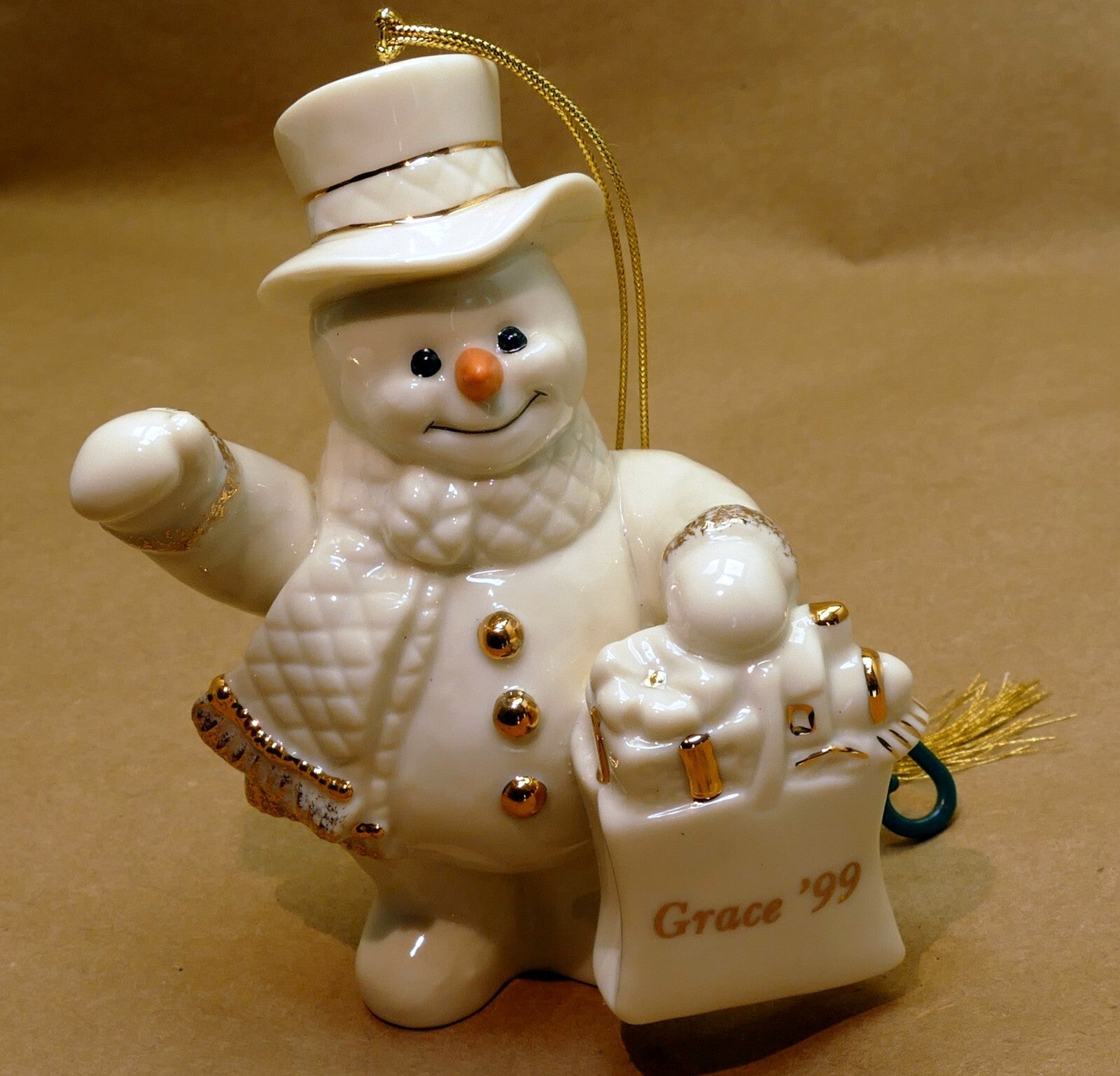 Lenox enjoy the season snowman w/gift box figure gold trim 1999   4" tall