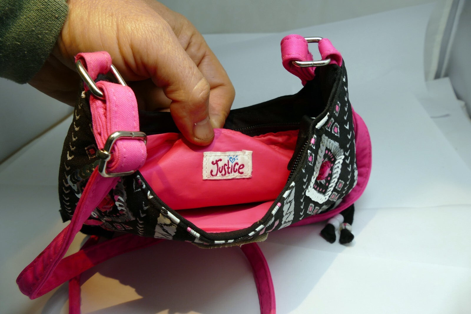 Justice Pink Purse with Pattern  8" x 6" A  Beaded Sequined Knit