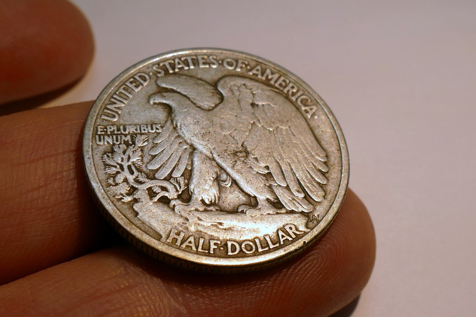 1943 WALKING LIBERTY SILVER HALF DOLLAR COIN