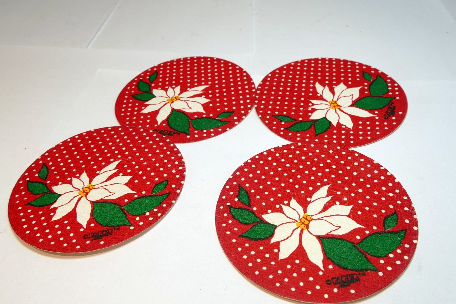 Vintage christmas coaster set of 4 in floral design red green white