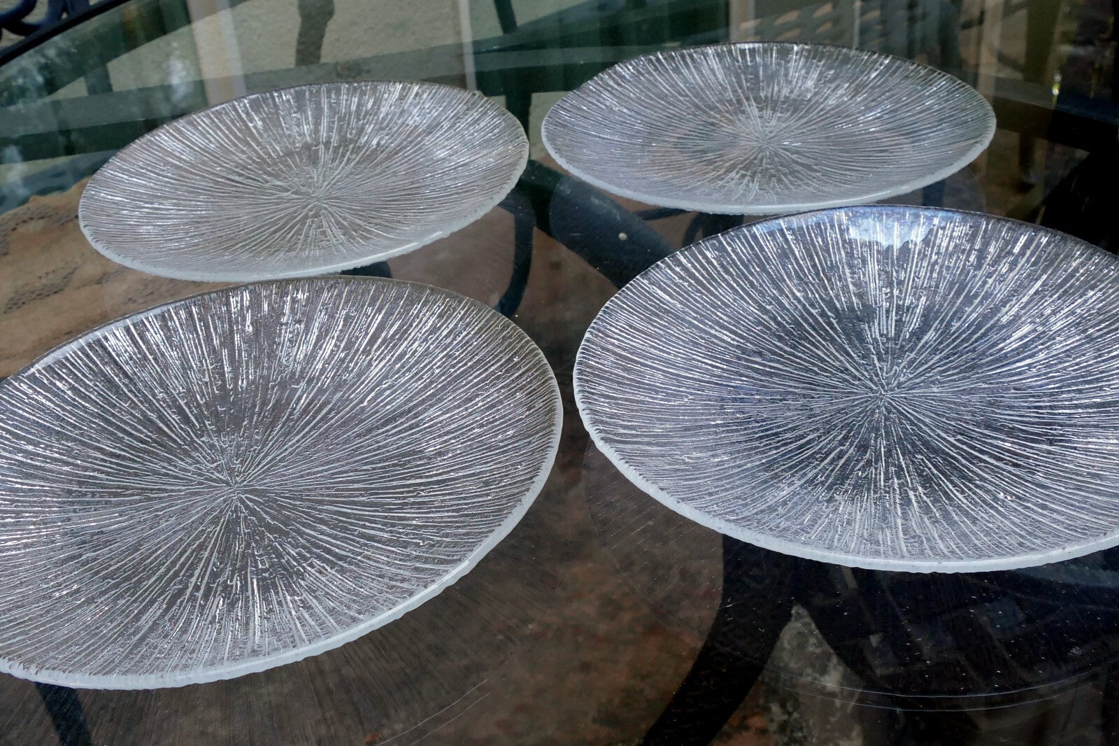 Sasaki Japan Rain Textured Clear Glass 7" Round Plate Salad  set of 4