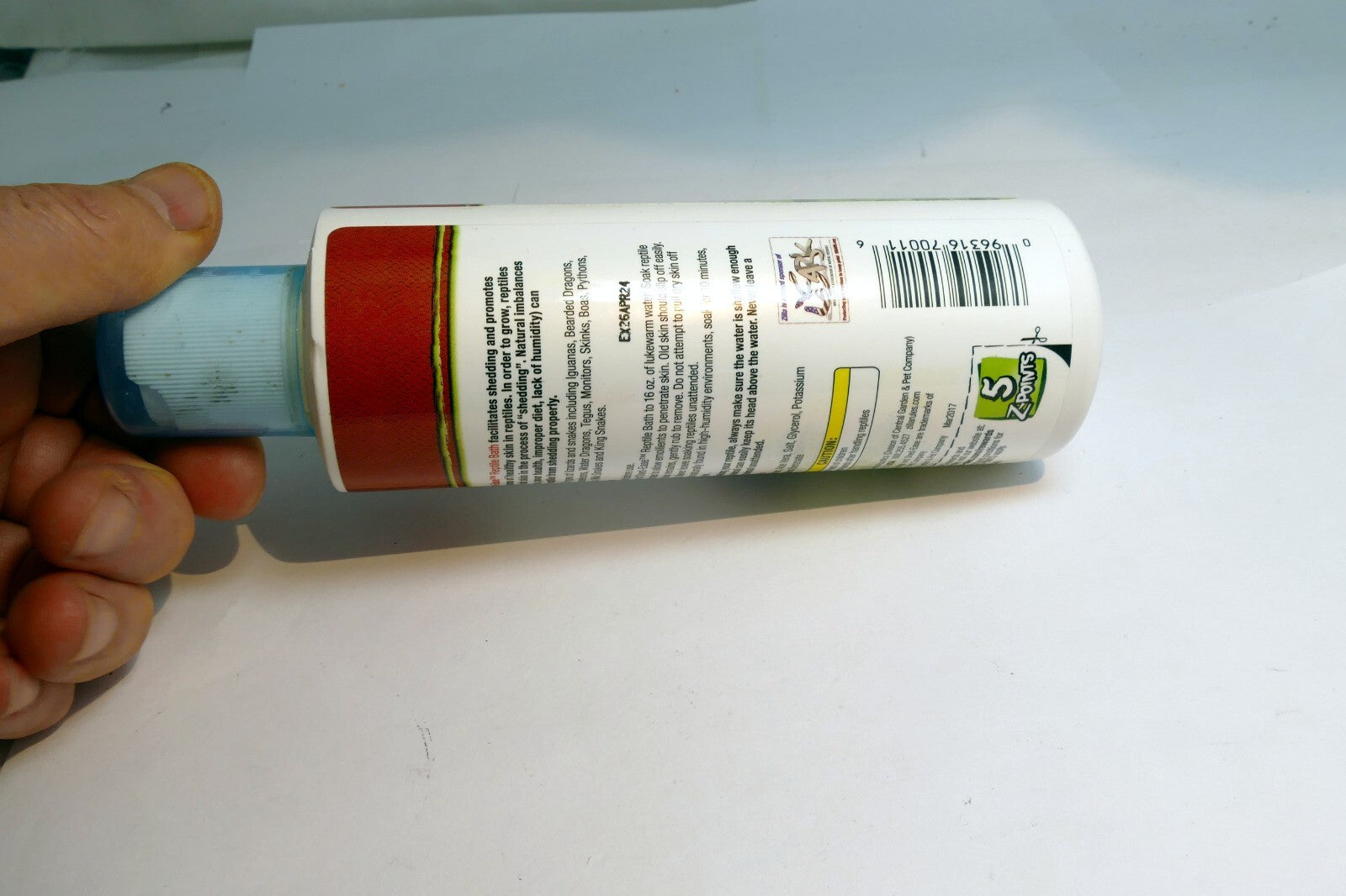 Zilla shed ease reptile bath 8 fl oz open bottle