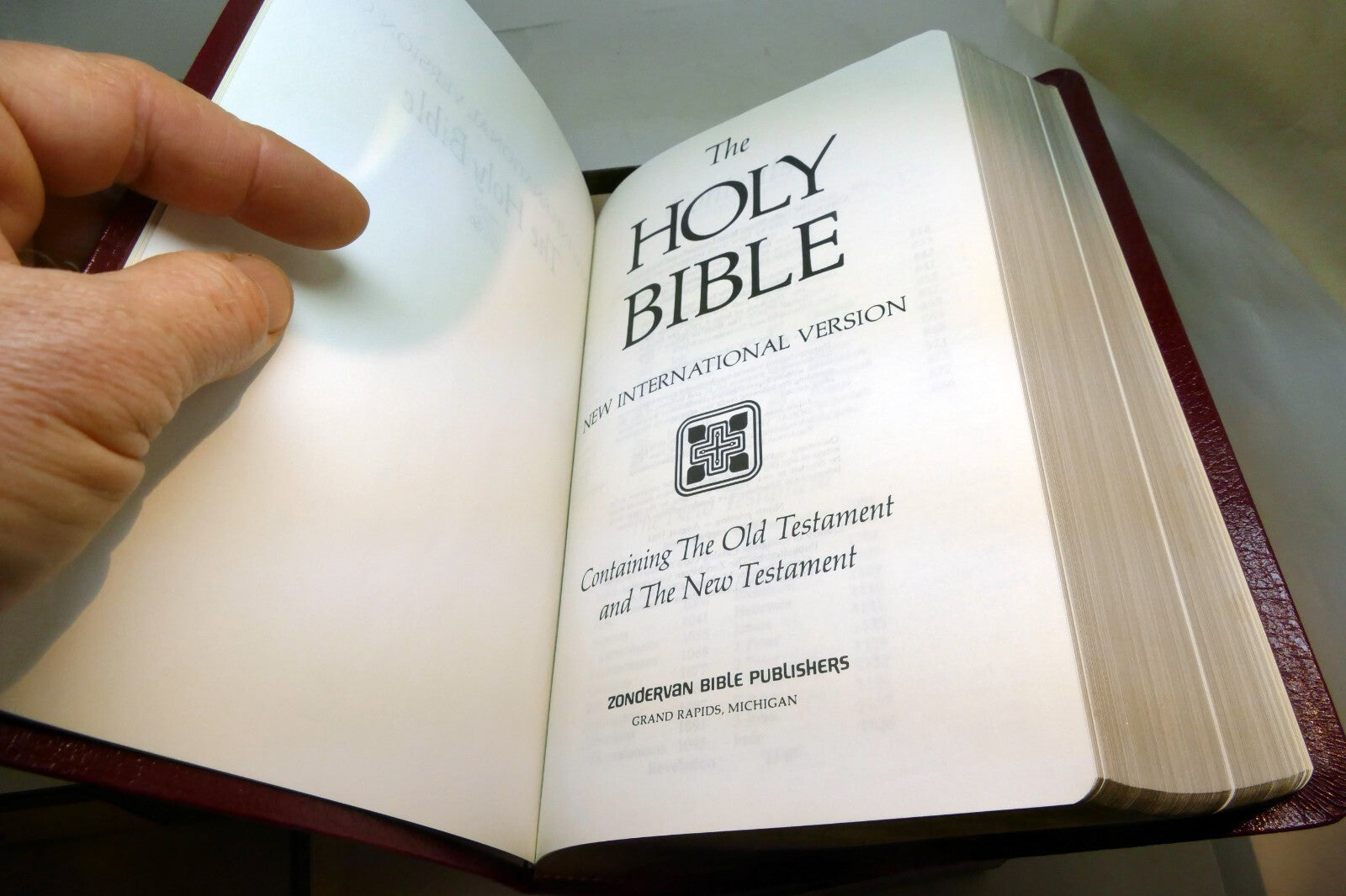 Holy Bible New International Version With Red Letter 1983 ninth print