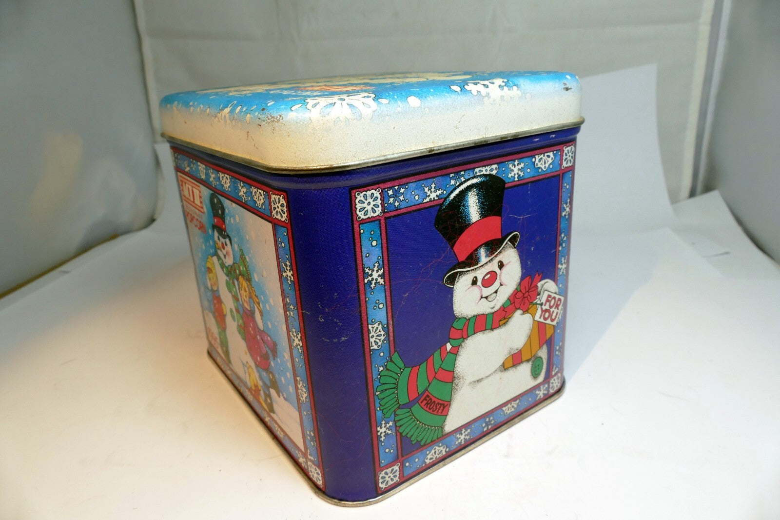 Act II Popcorn Christmas Eve Tin empty container Frosty Snowman kids skating