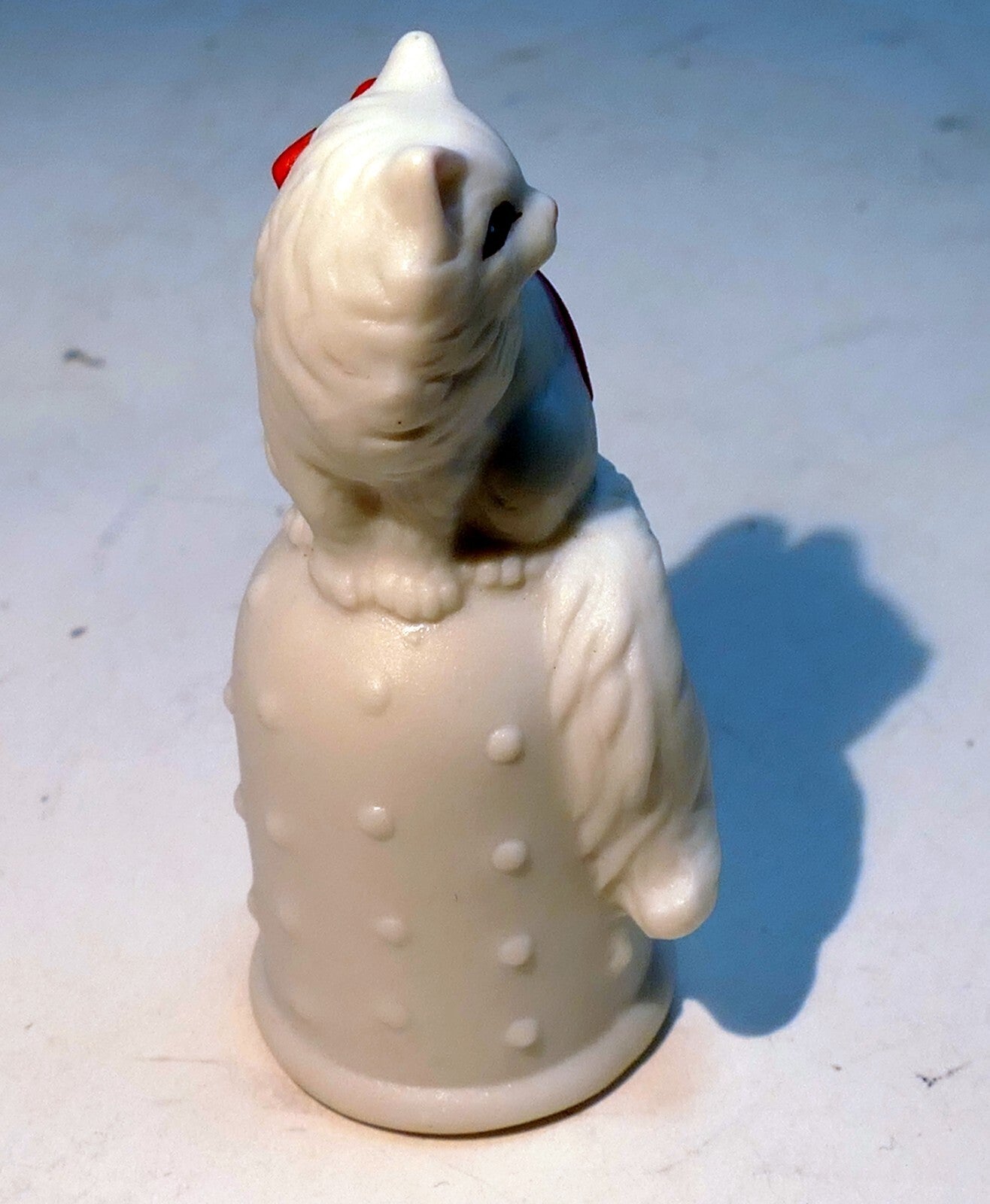 Thimble Souvenir white cat red bow porcelain feline