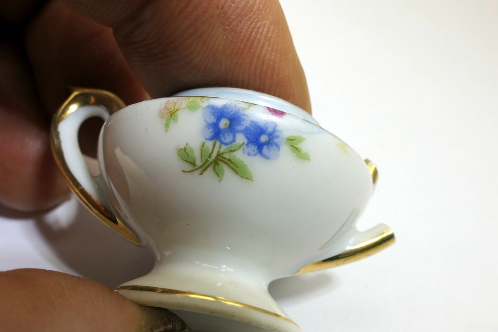 MINIATURE SUGAR CHINA VIOLETS FLOWERS PORCELAIN JAPAN 4X2cm FLORAL DESIGN