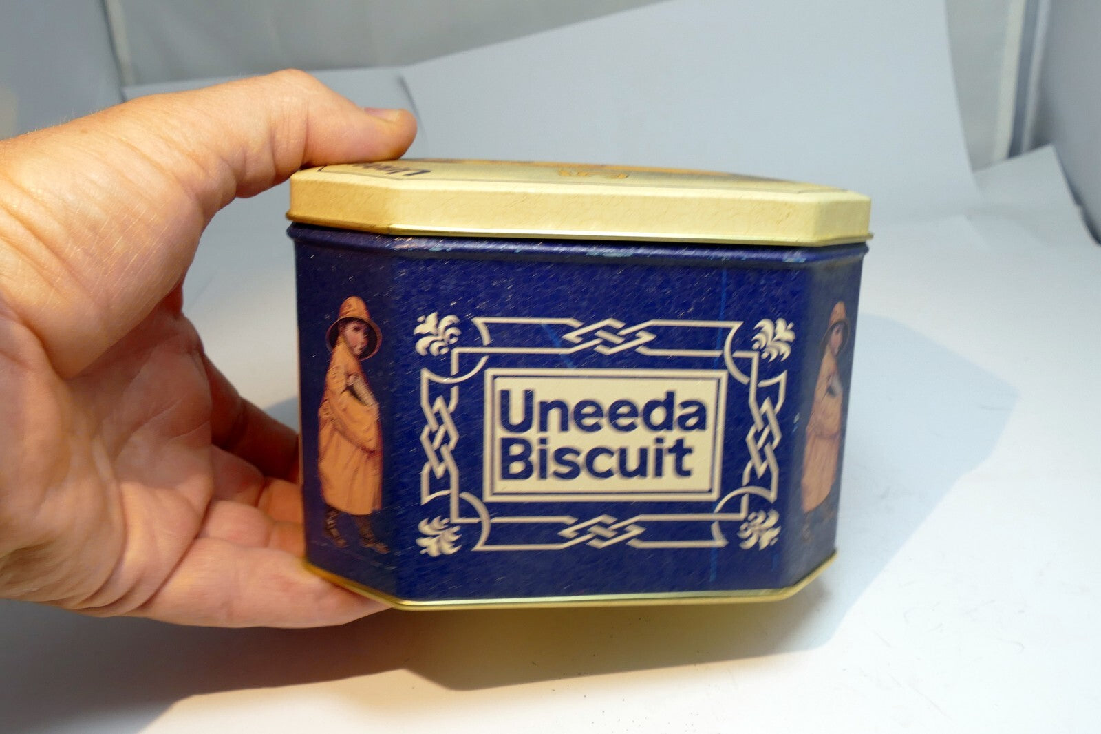 Uneeda Biscuits Tin Depicts 1923 Art Tin octagonal empty container boy