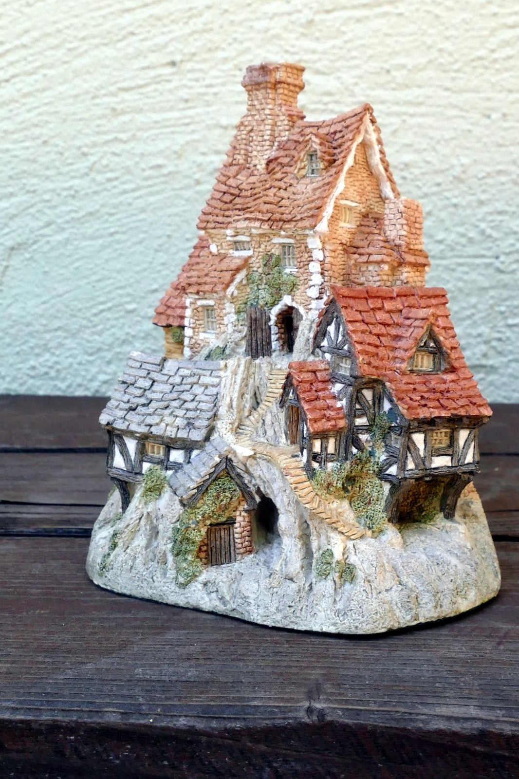David Winter Cottages"The House on Top" Hand Painted 1982
