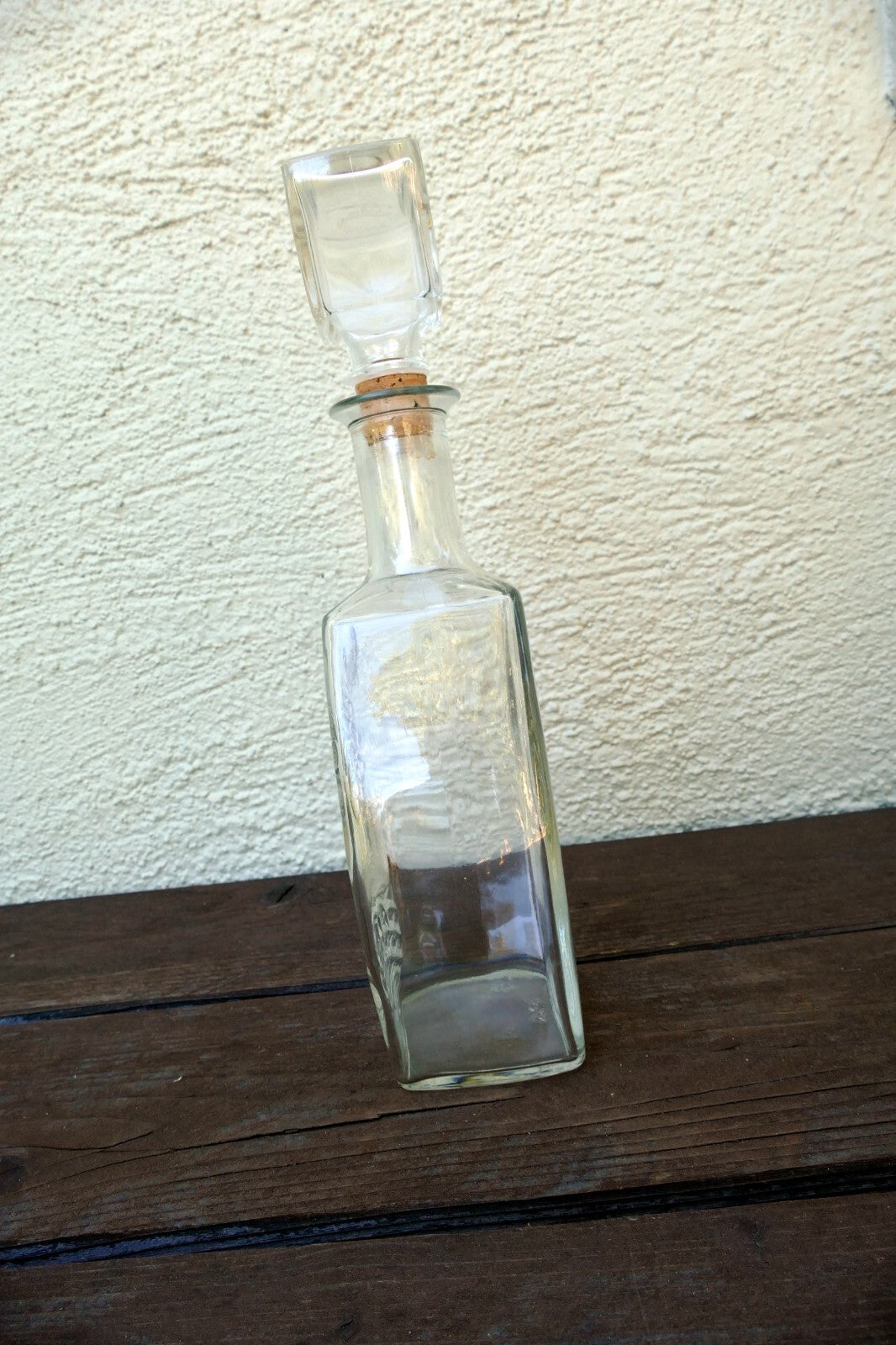 1 Litter Glass Decanter With Stopper 11" tall Oval Ornamented Whiskey