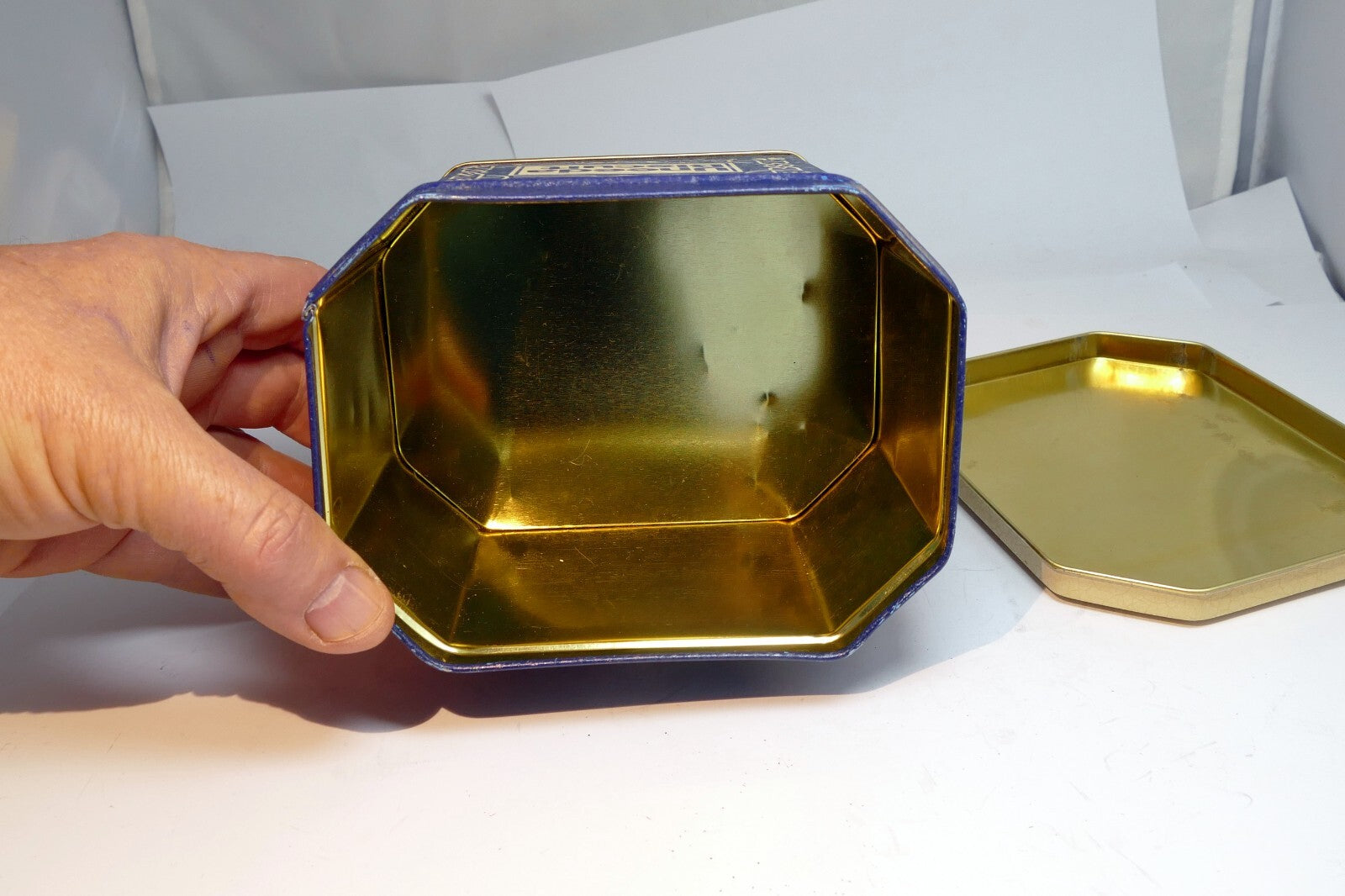 Uneeda Biscuits Tin Depicts 1923 Art Tin octagonal empty container boy