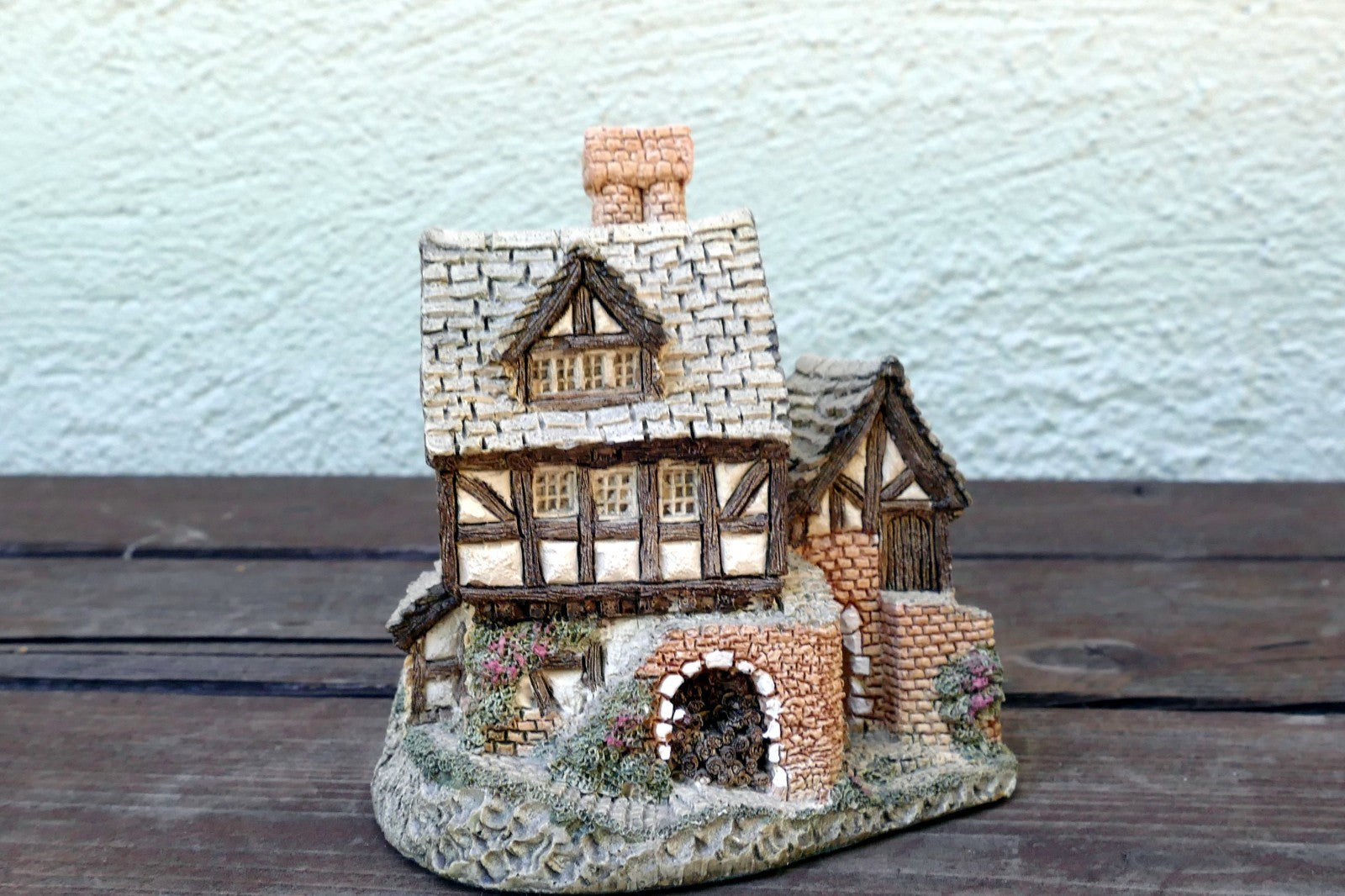David Winter Cottages The Bakehouse Handcrafted Figurine 1983 UK Great Britain