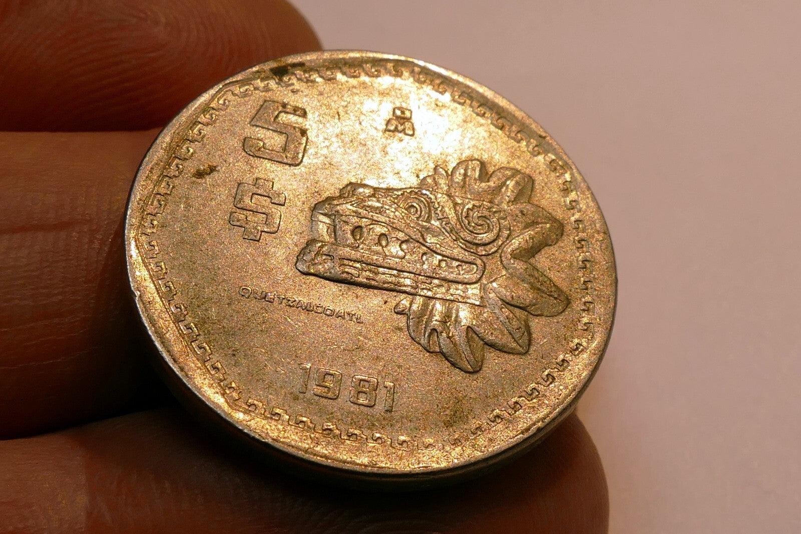 1981 BANCO OF MEXICO $5 PESOS COIN