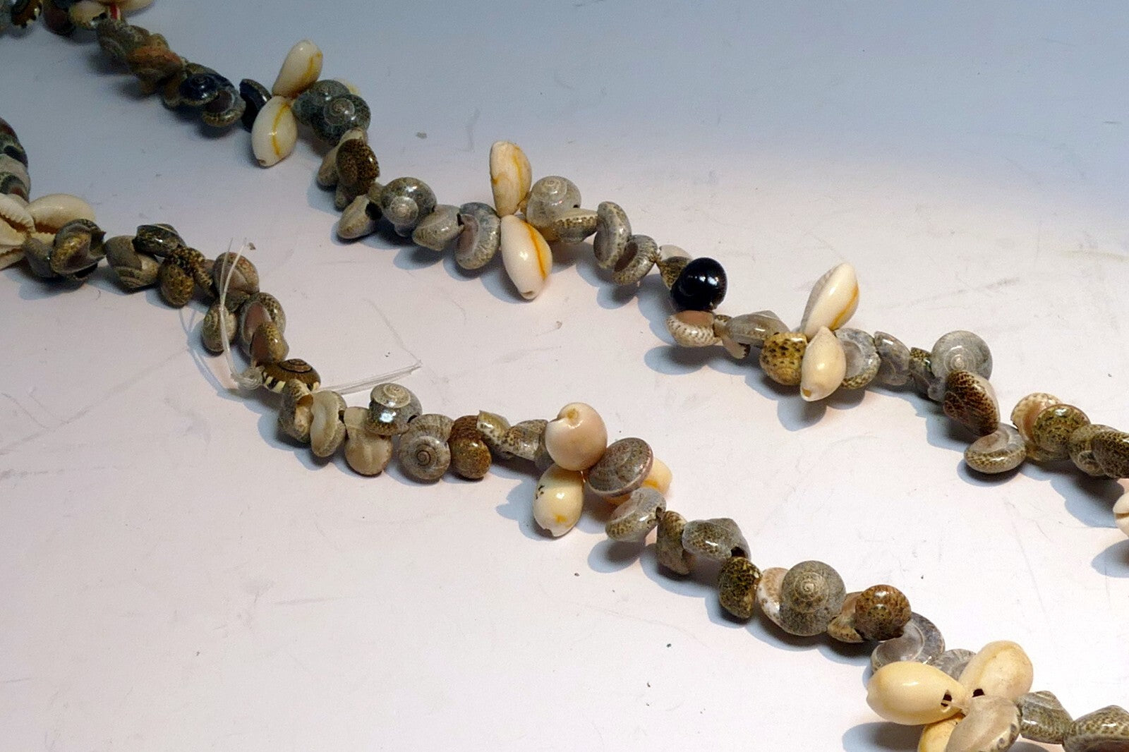 Vintage Cowrie Shell 17" Necklace Hawaiian Lei Jewelry Boho Surfer gray white