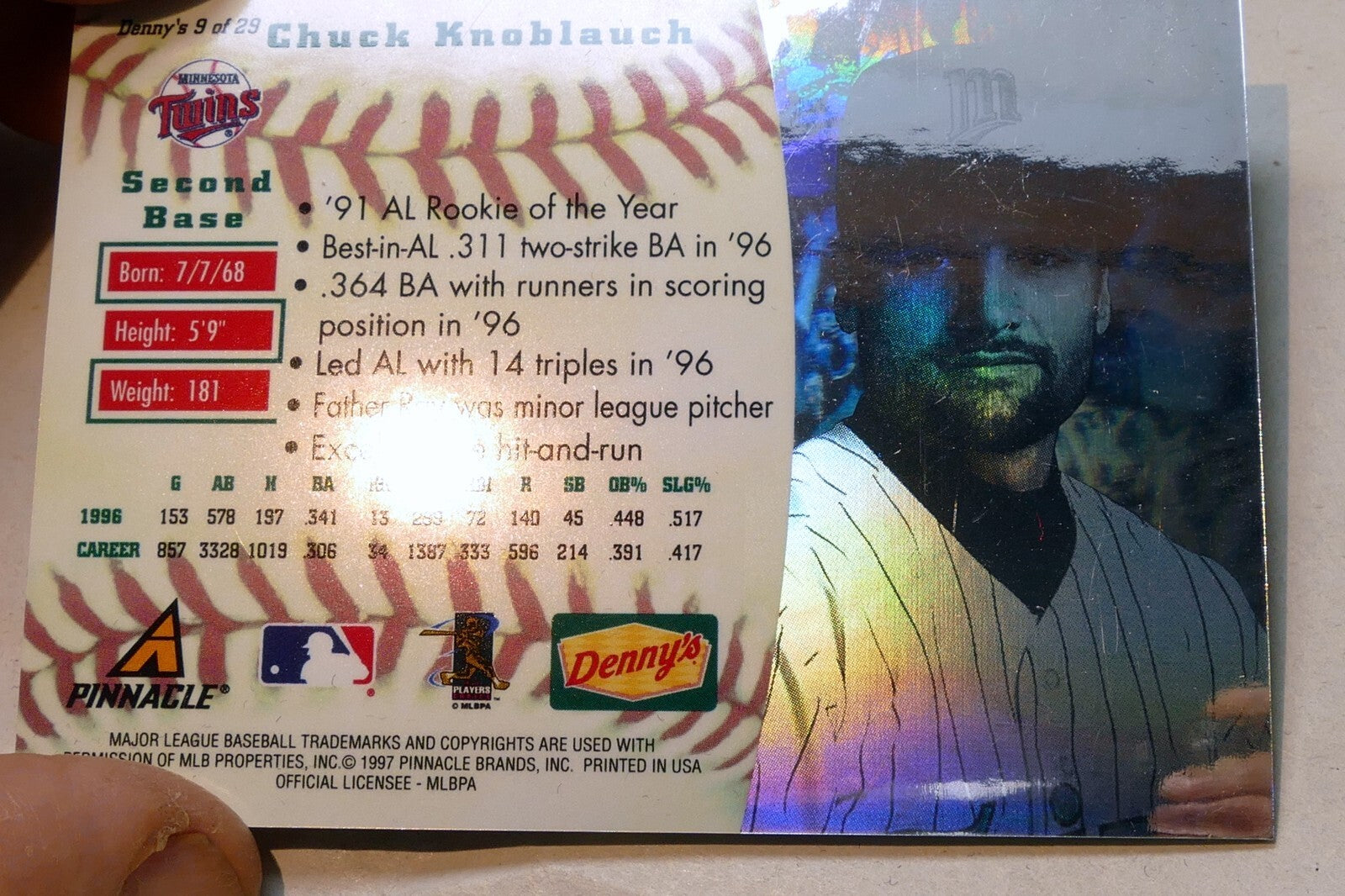 1997 Pinnacle Dennys #9 Chuck Knoblauch Minnesota Twins Holographic