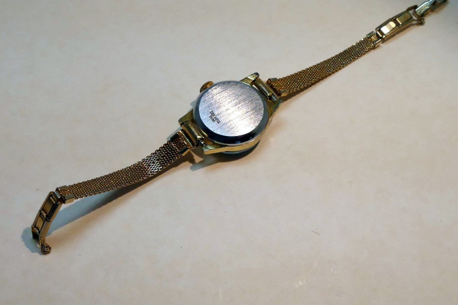 OMNIA Gold Tone 17 Jewel Swiss Mechanical Watch antimagnetic Vintage Ladies