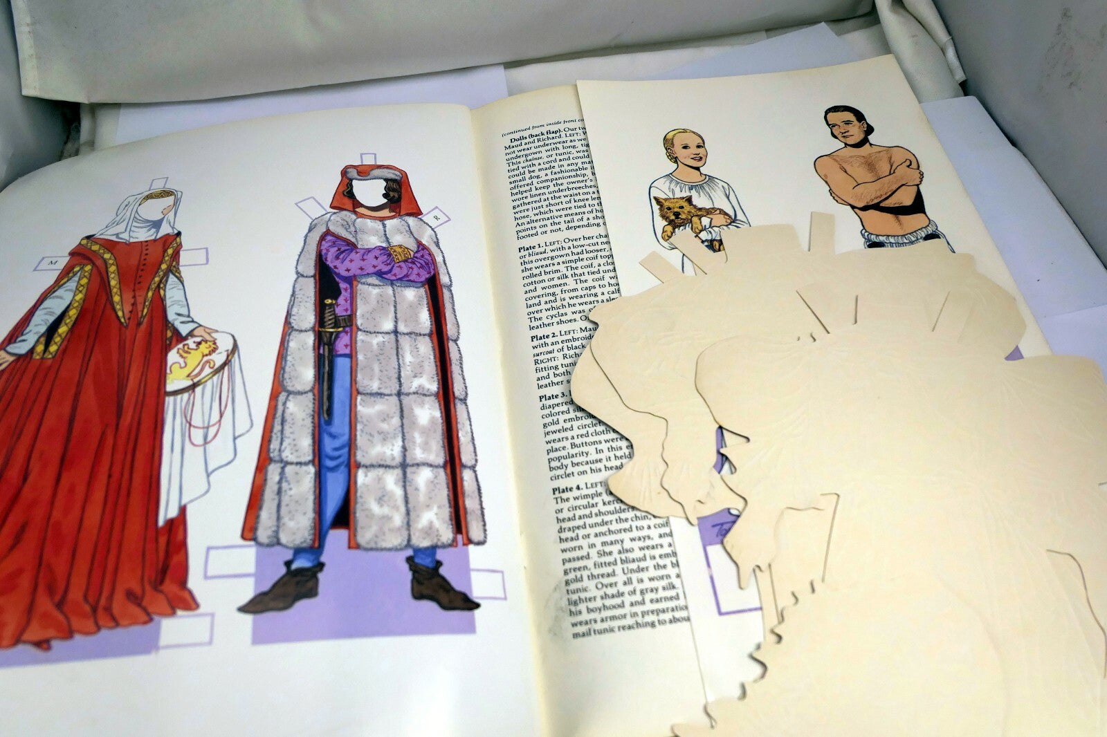 Dover Paper Dolls: Medieval Costumes Paper Dolls by Tom Tierney (1996, Paperback