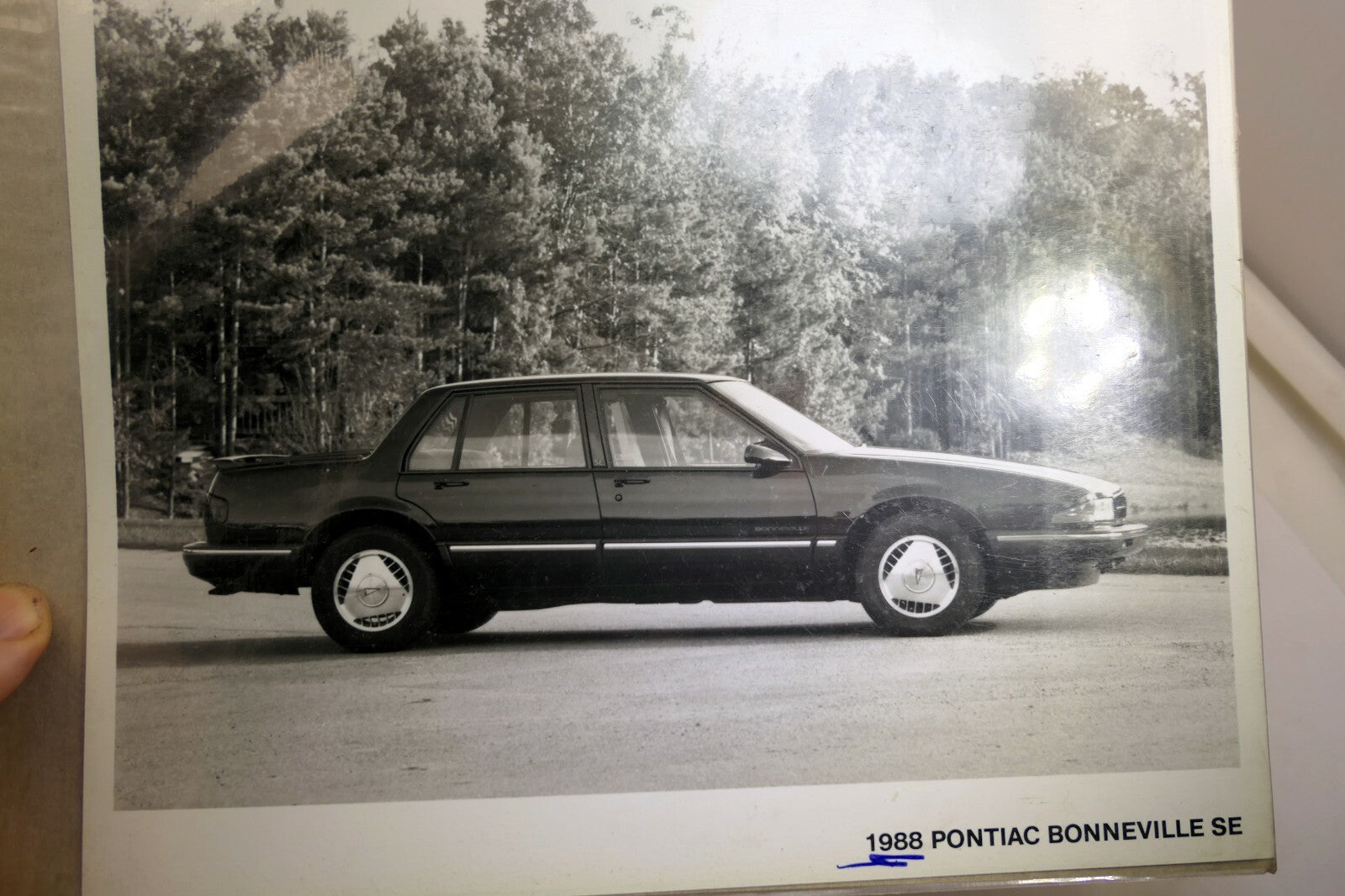 Pontiac 1988 Bonneville SE  Dealership advertisement Picture 8X10" Picture Photo