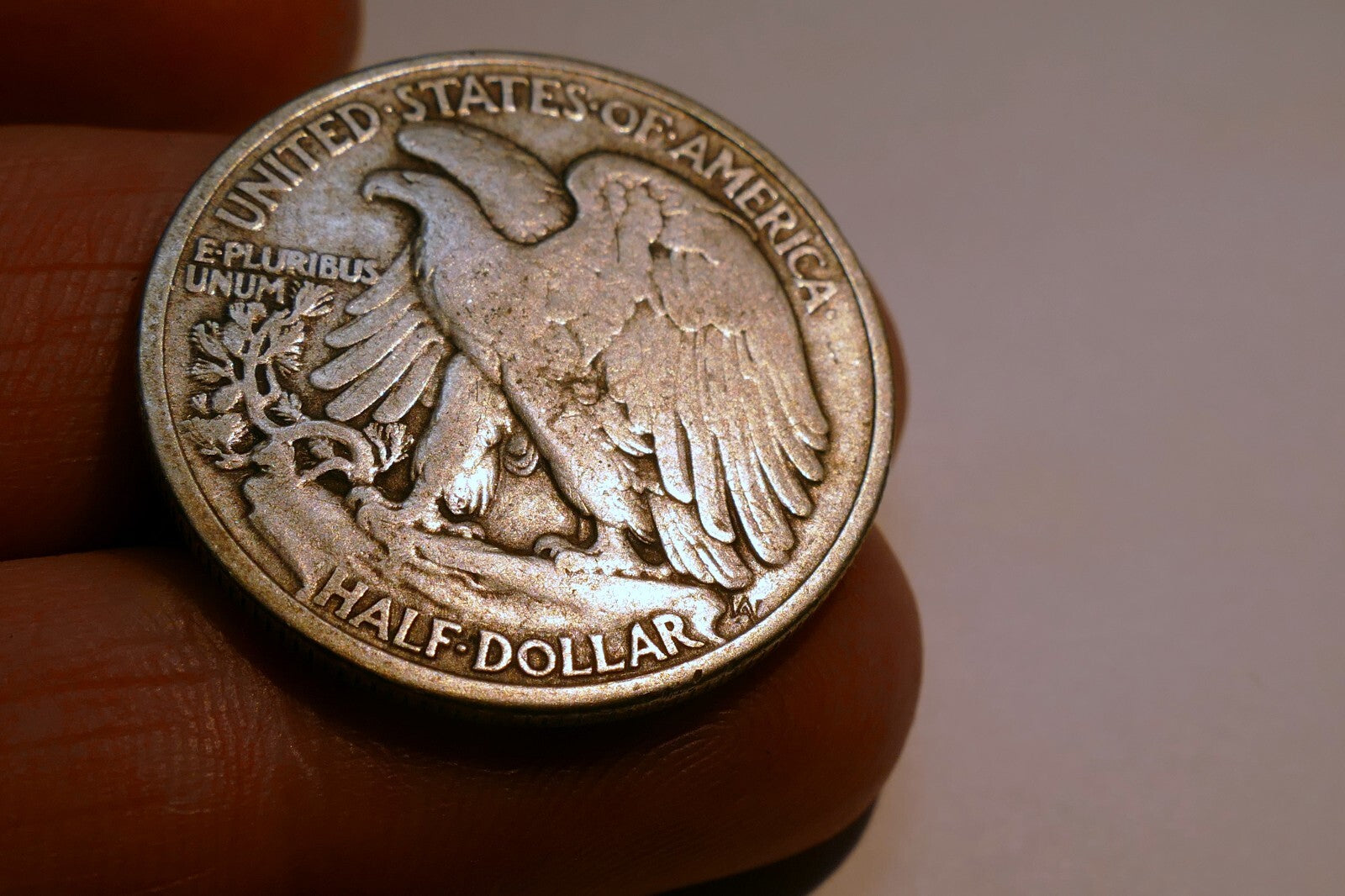 1943 WALKING LIBERTY SILVER HALF DOLLAR COIN
